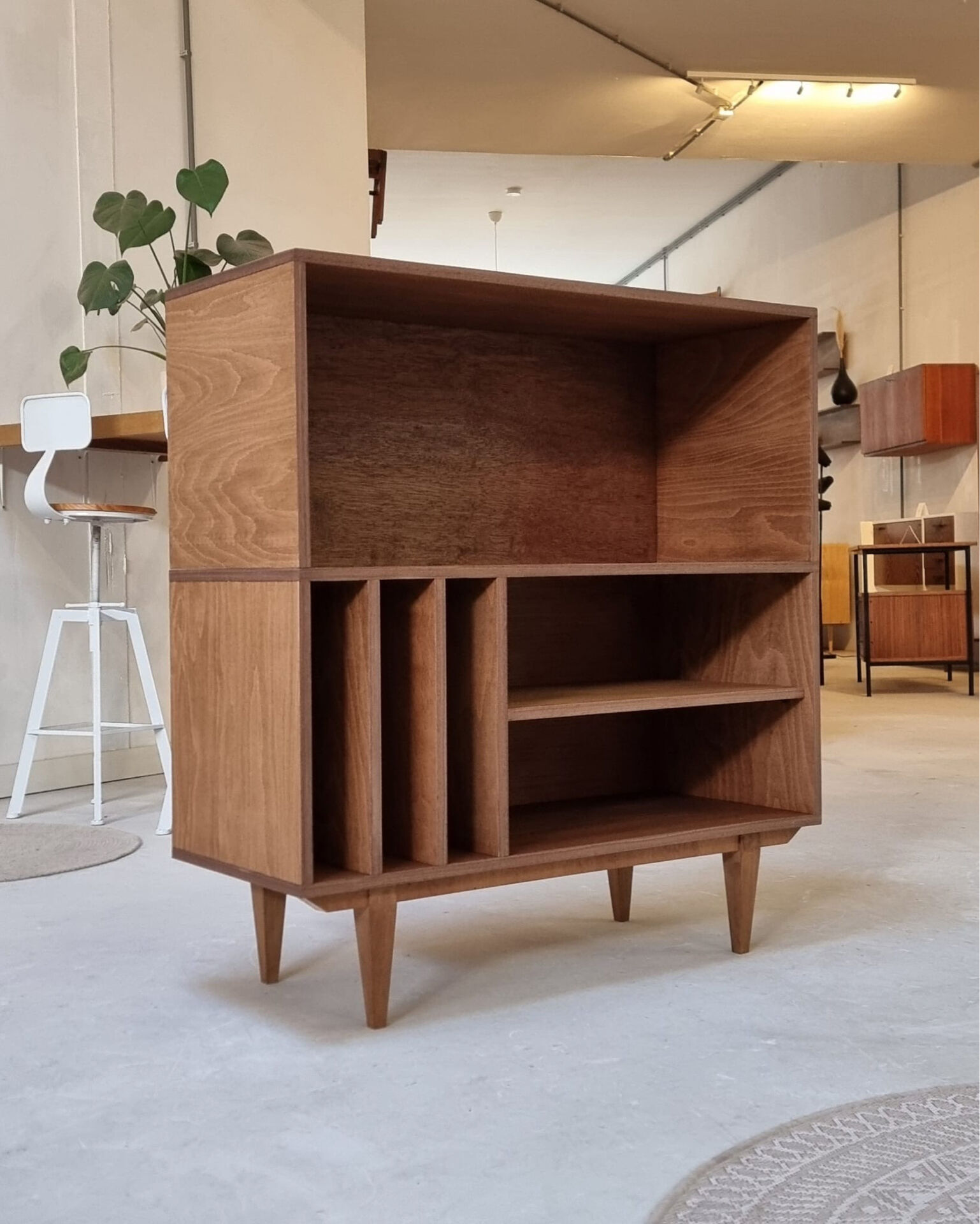 Toke record cabinet