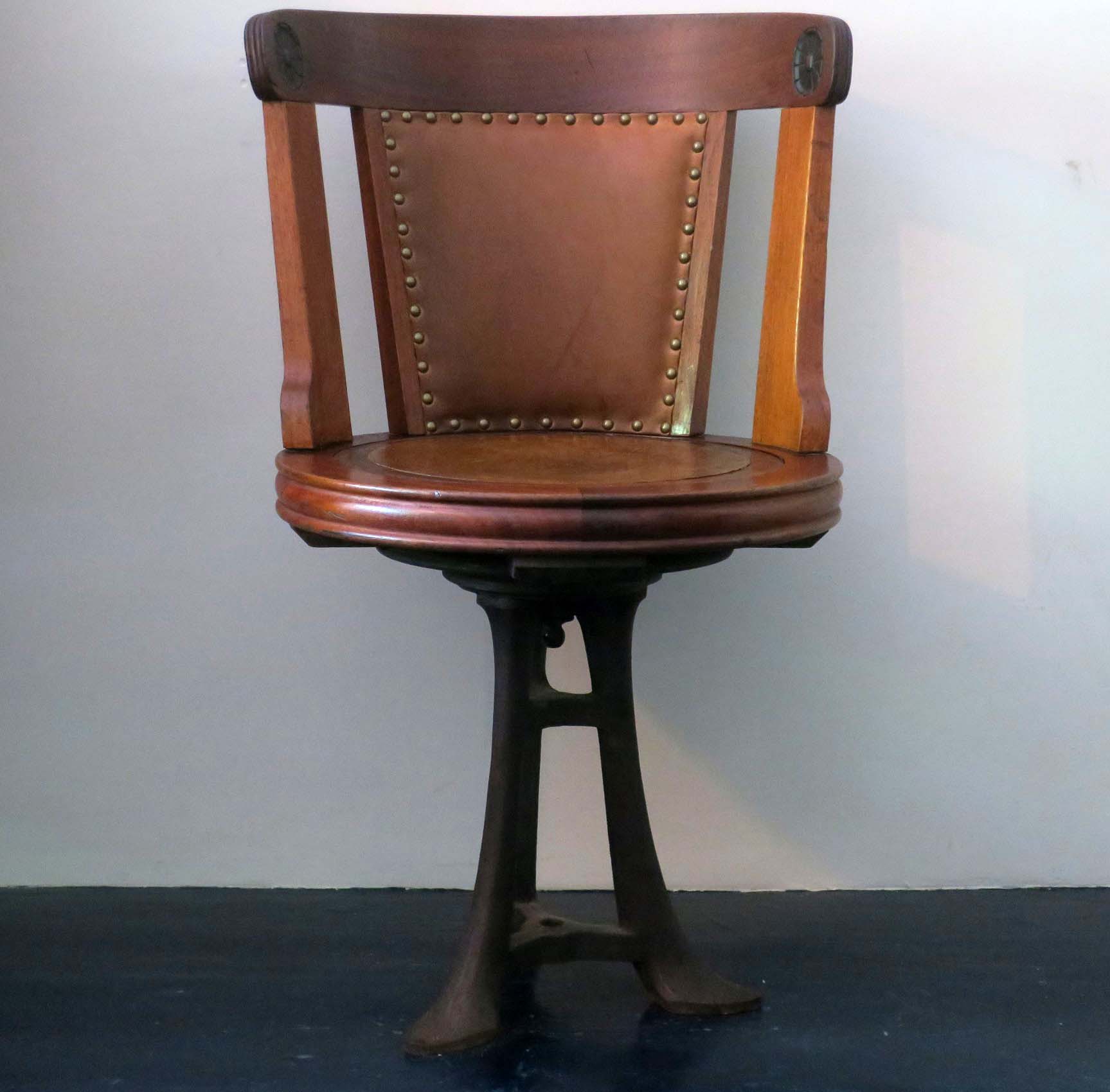 Chaise de bureau rotative nautique antique en teck, fer et cuir
