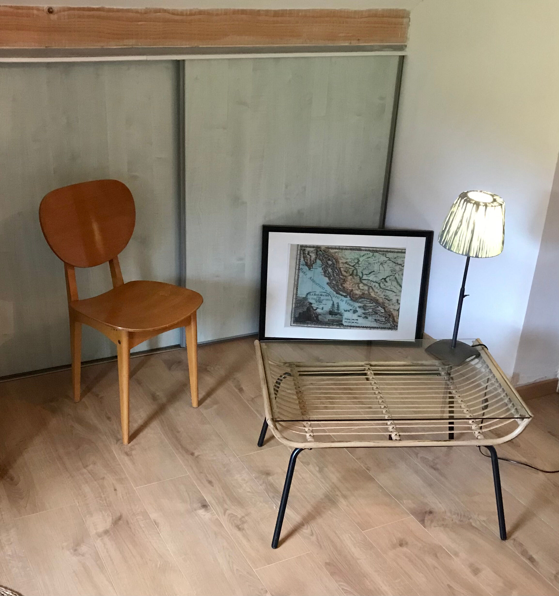 Coffee table, glass magazine holders