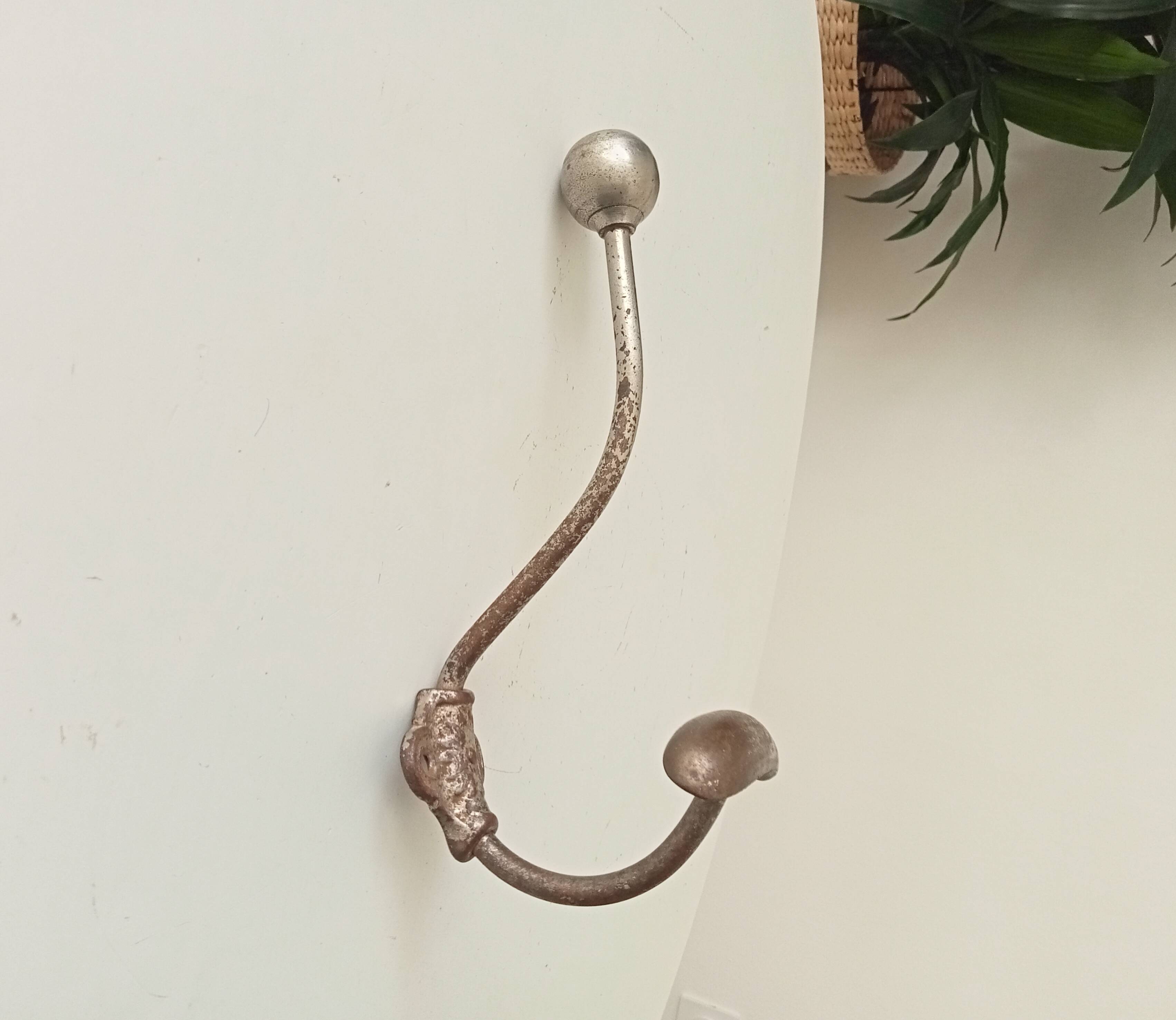 Patère porte manteau mural ancien en acier