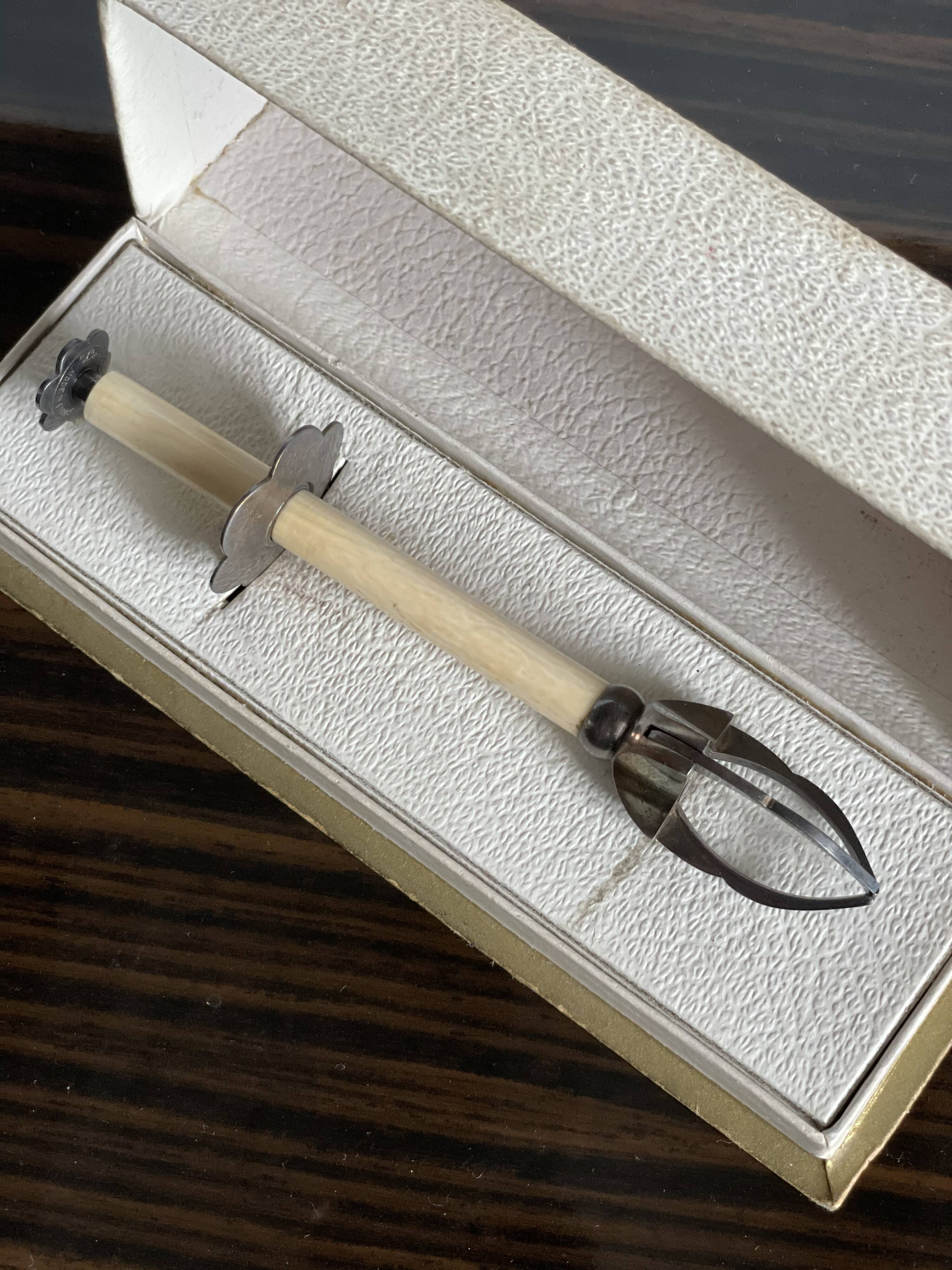 Vintage sugar clamp Year 50