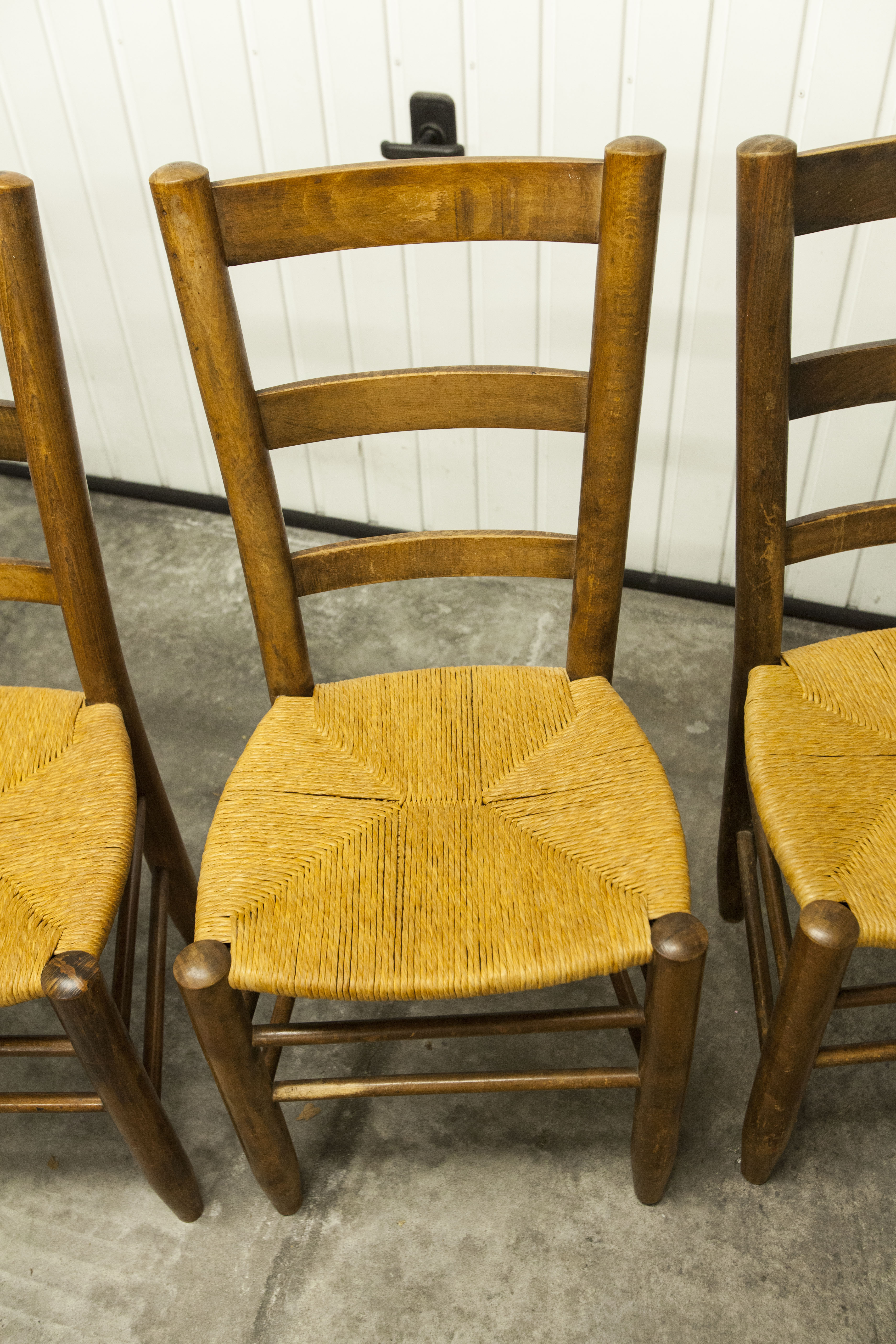 Lot de 4 chaises bois et paille 1950 chêne massif et assise paillée