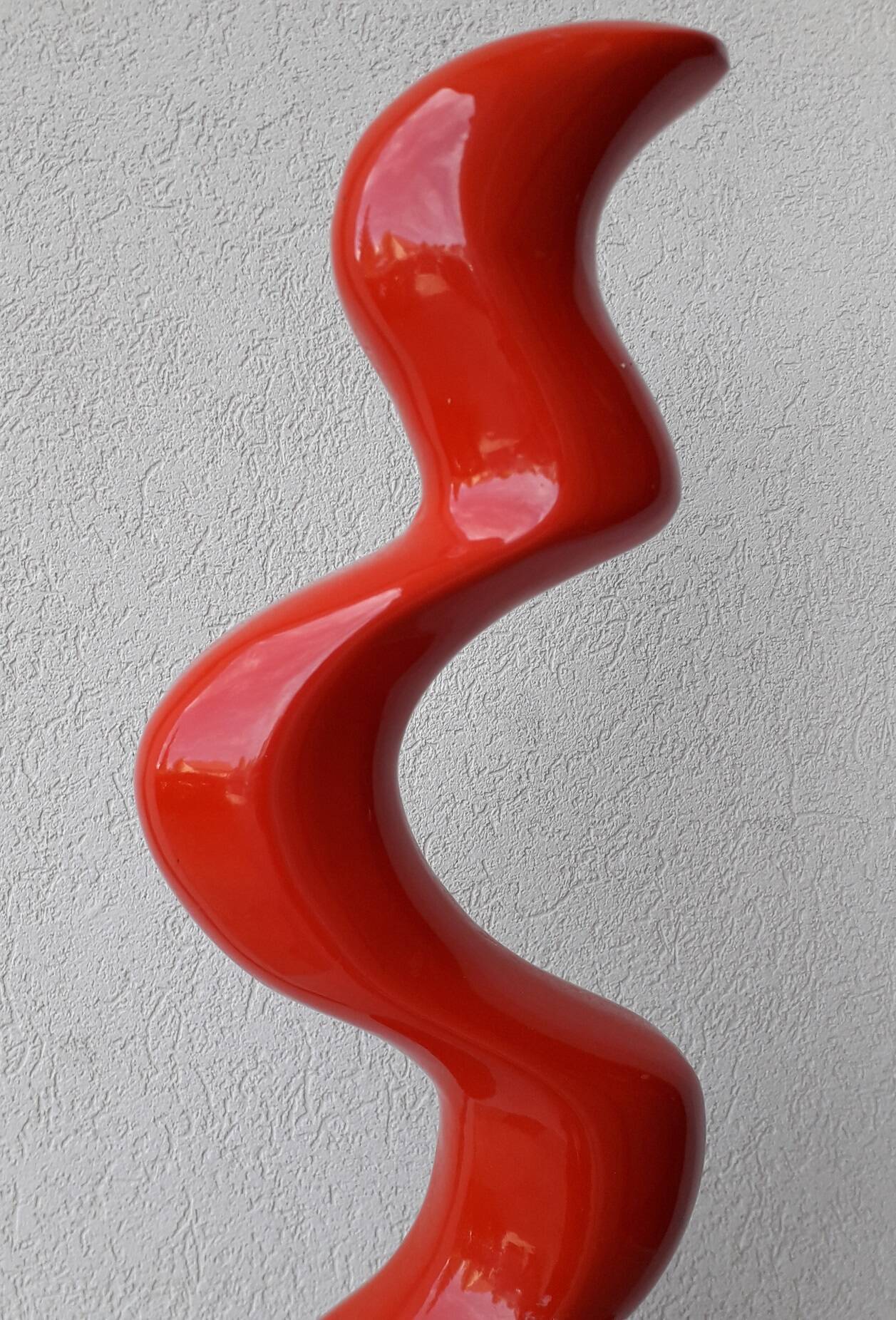 Red sculpture by Döman Tony Almen and Peter Gest