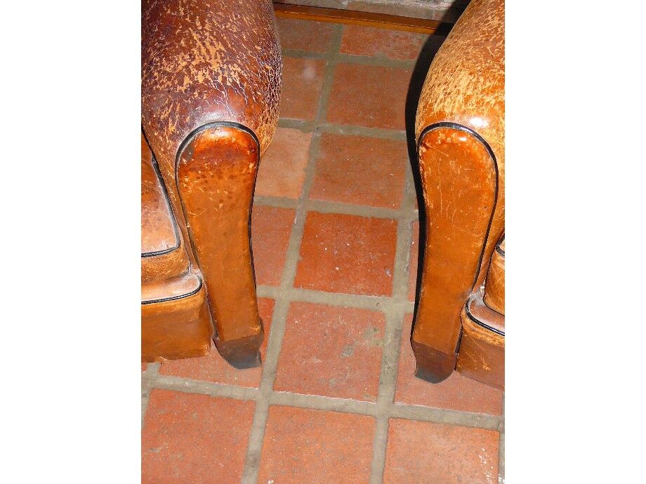 2 leather club armchairs from the 1950s