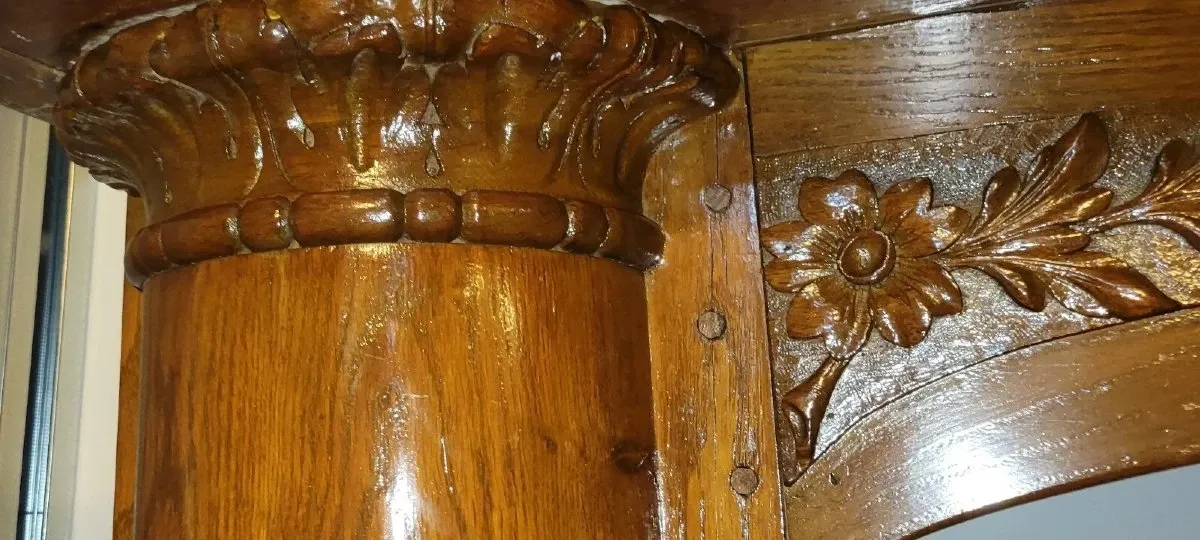 Cheminée architecturale en bois massif, datant du XIXᵉ siècle