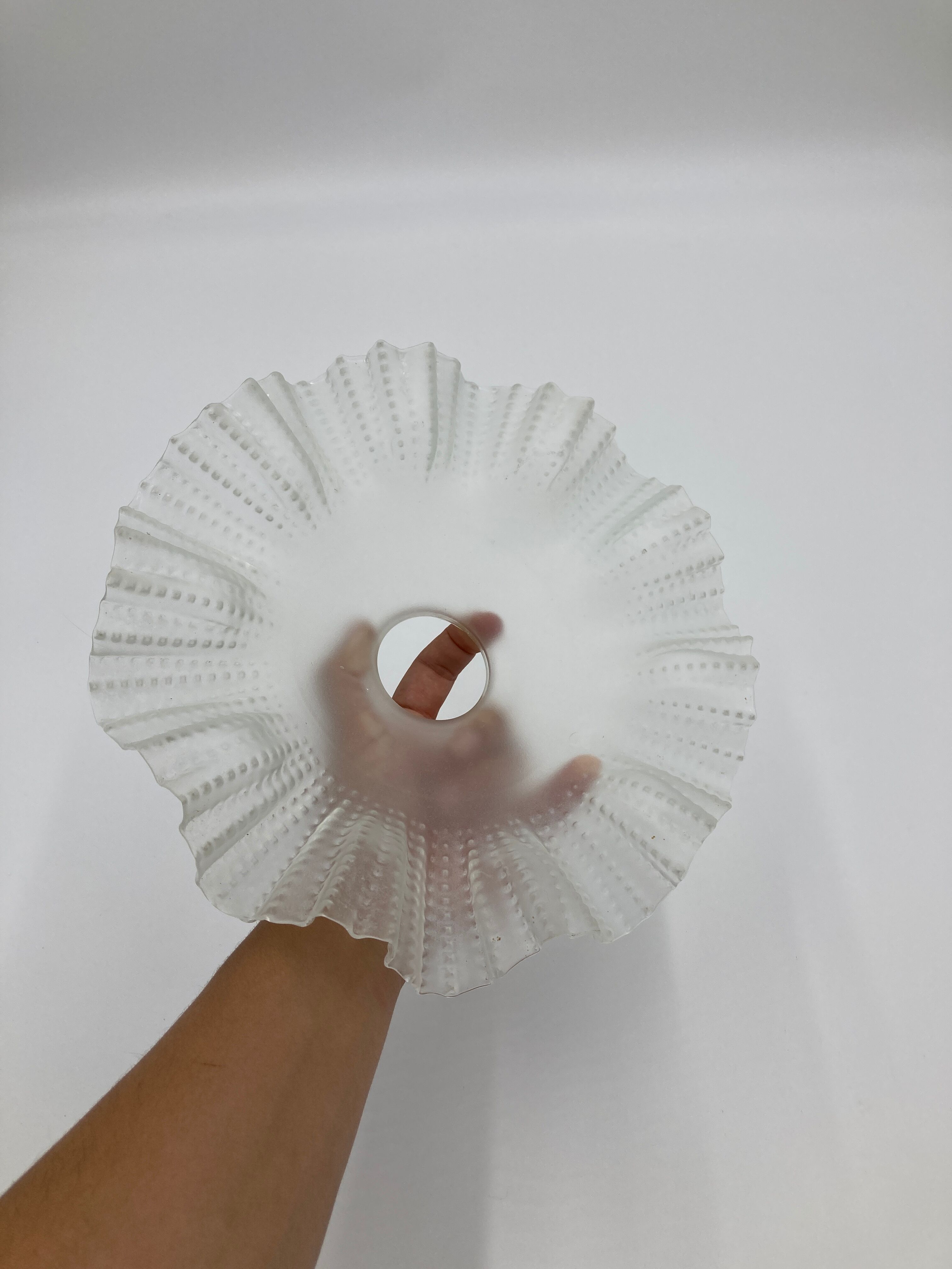 Corrugated glass suspension