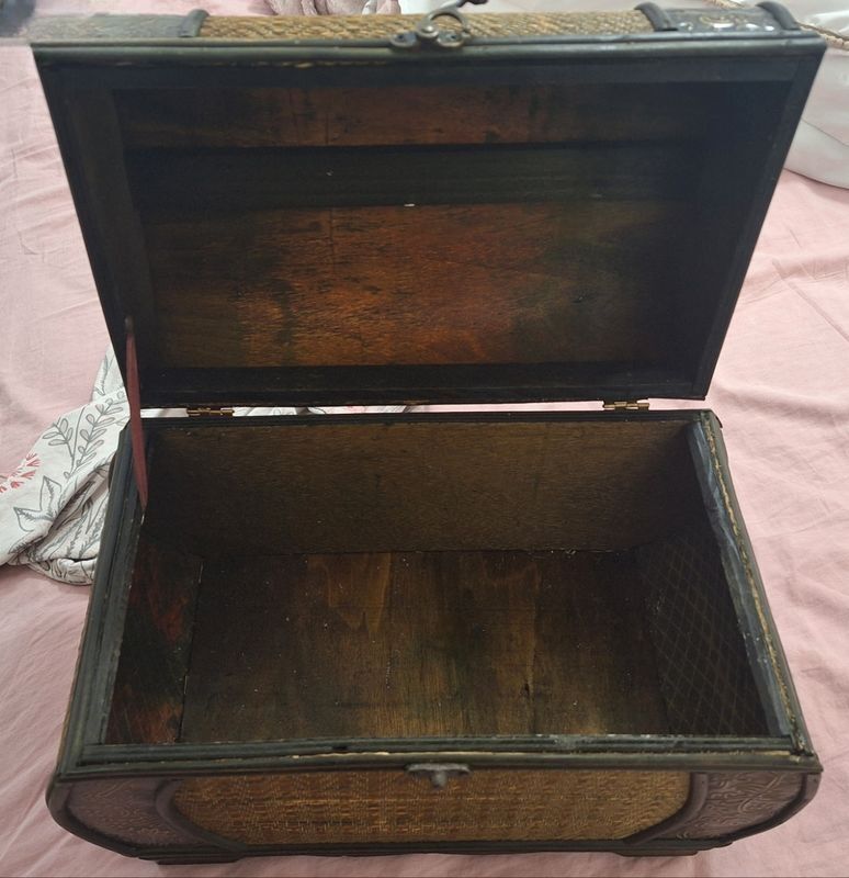 Trunk chest