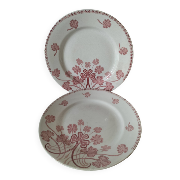 Duo d’assiettes plates Lunéville modèle Lucien – Décor trèfles début 20ème