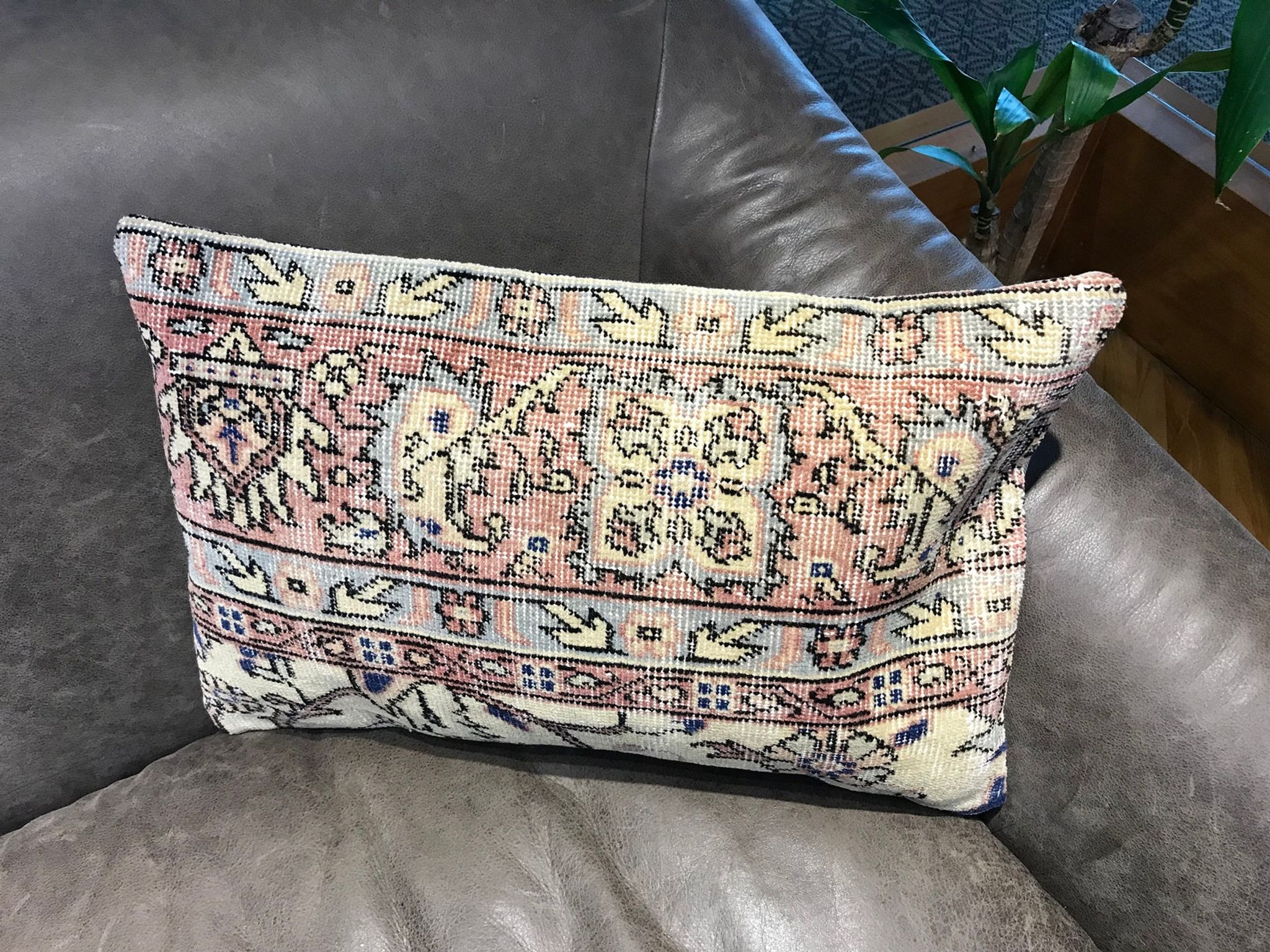 Coussin lombaire délavé vintage avec fleurs 40x60cm