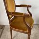 Paire de fauteuils médaillon en bois et velours