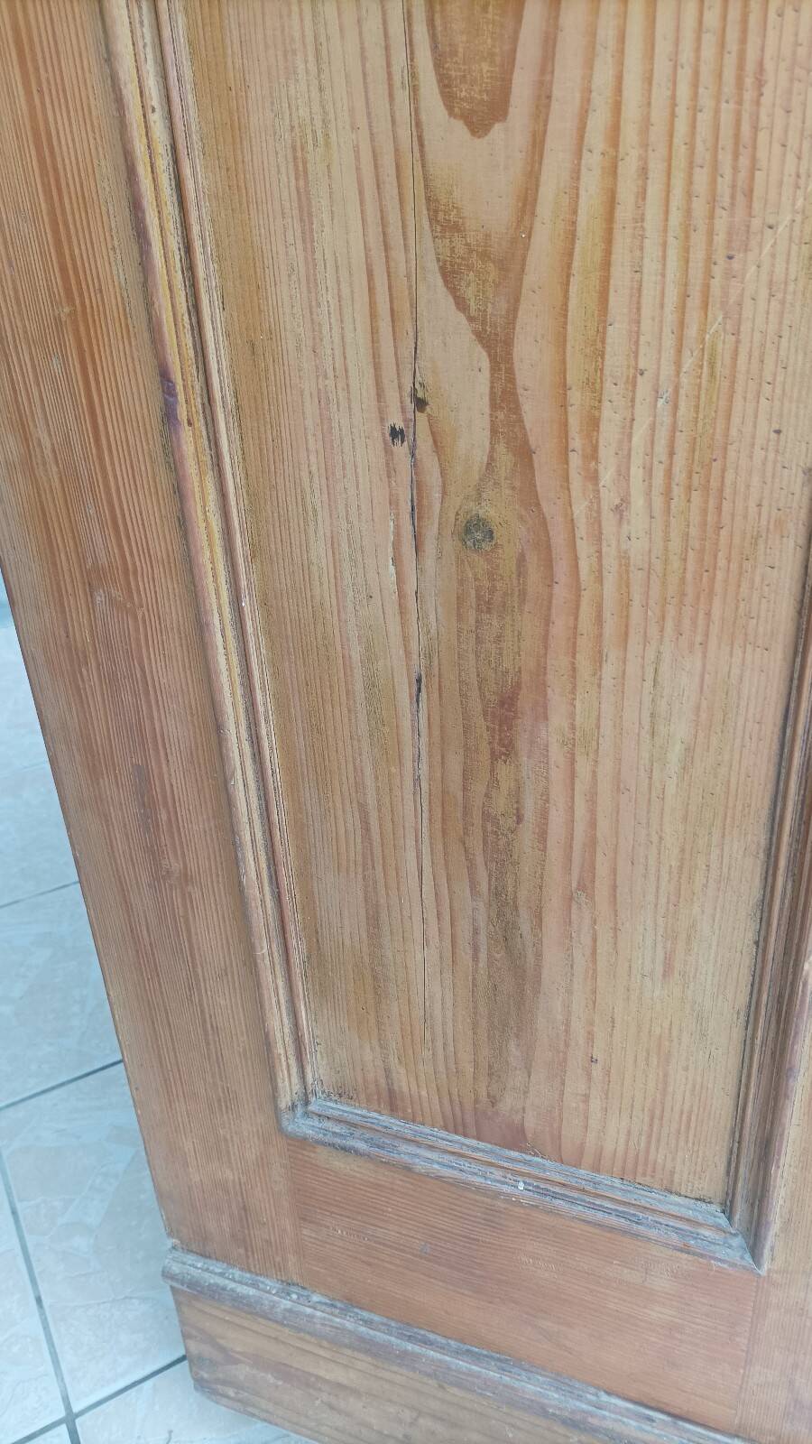Mountain wardrobe chalet in pine from the 19th century