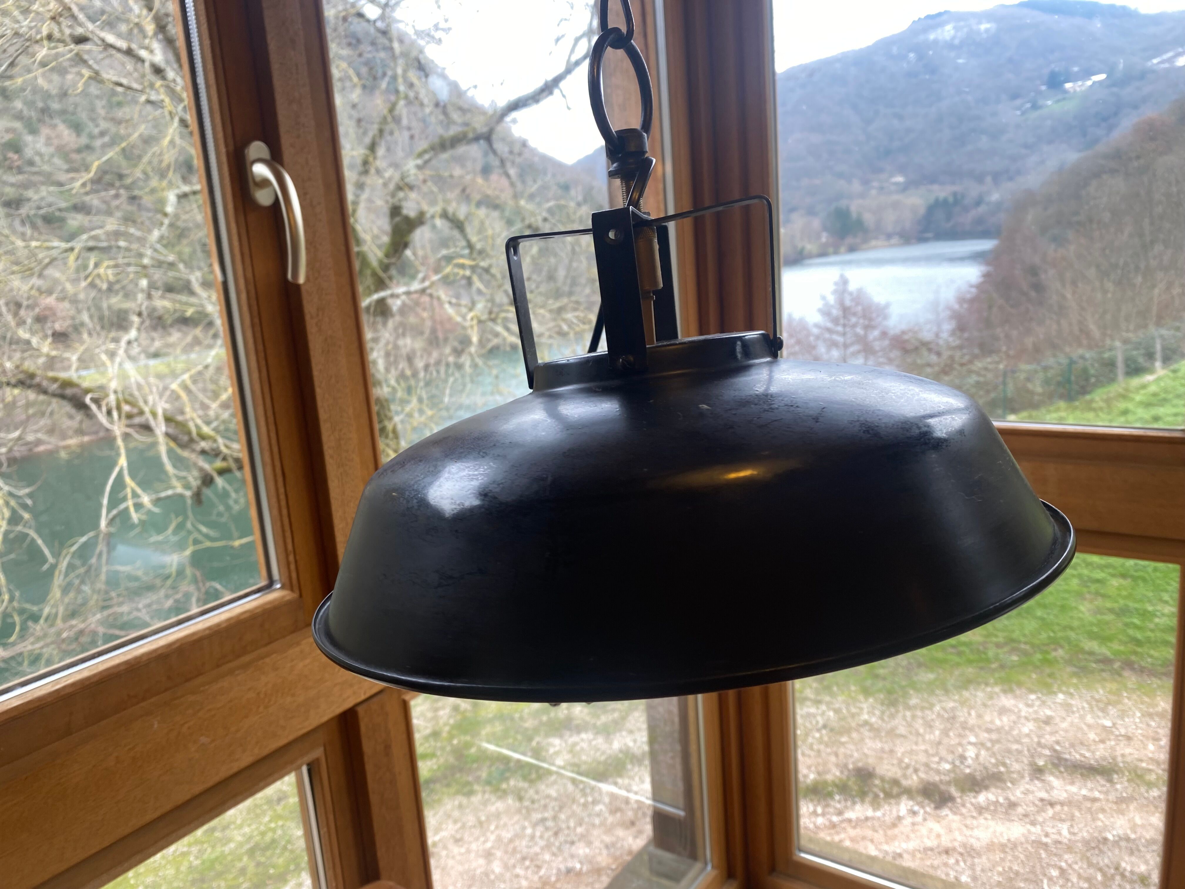 TBE industrial pendant light