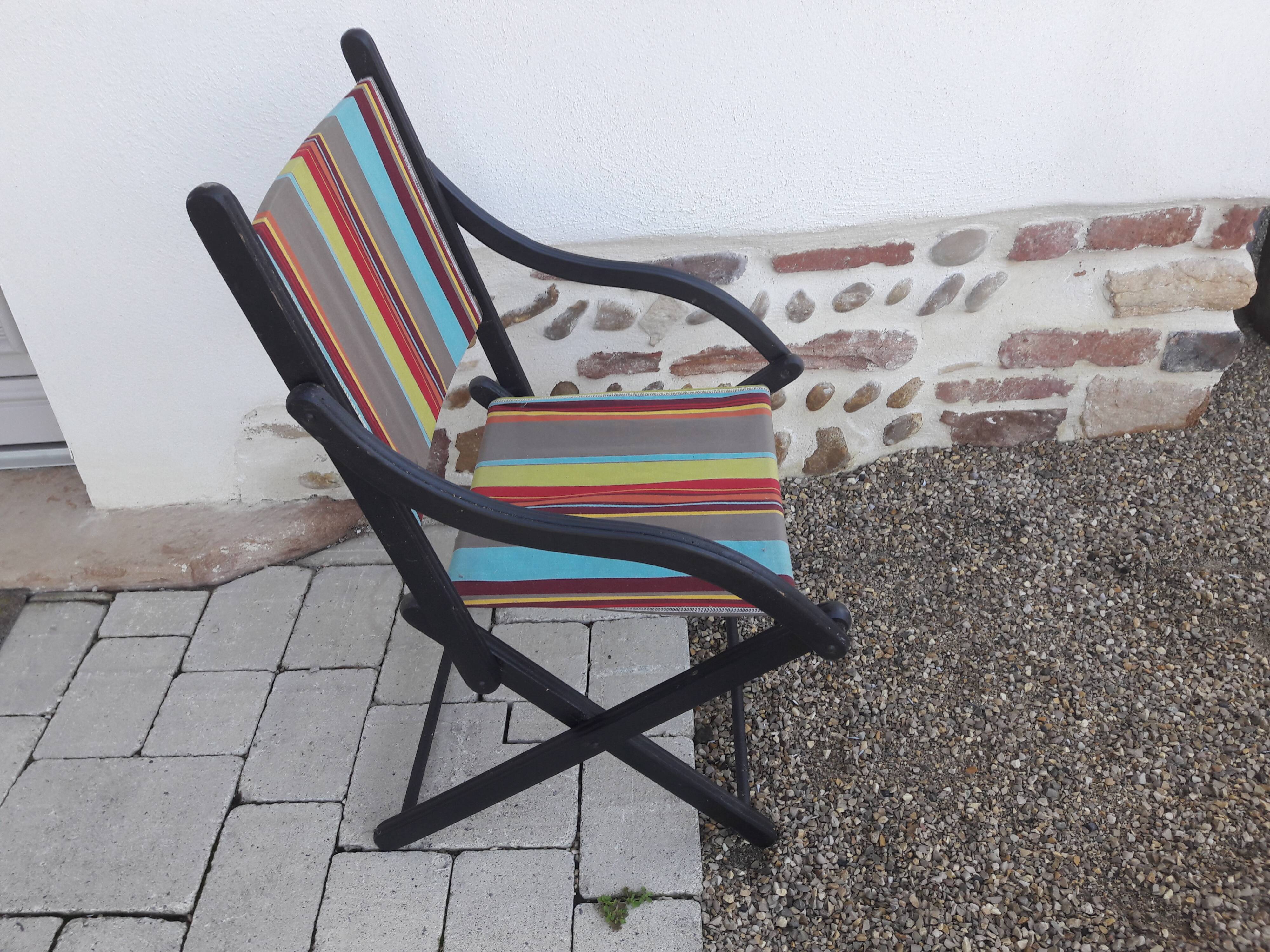 Duo of wood and canvas folding armchairs