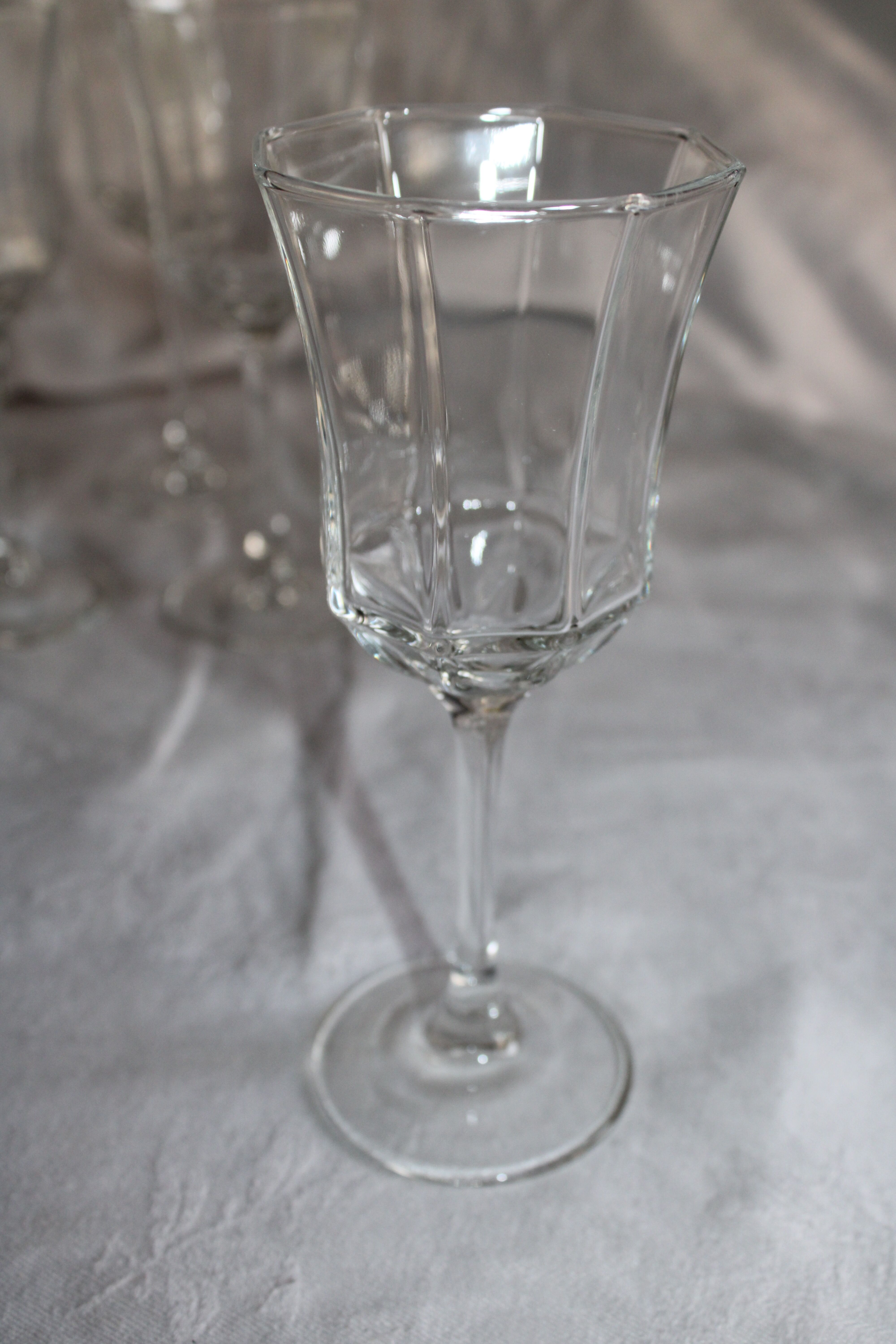 Lot of 11 Octime Luminarc white wine glasses