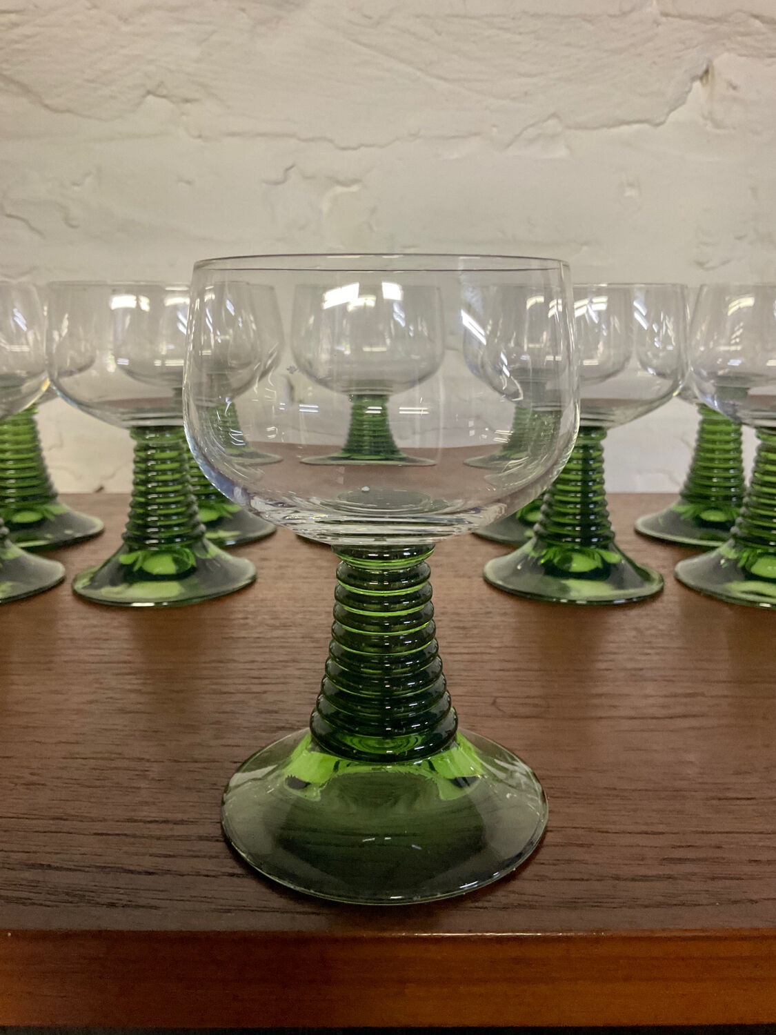 Série de 10 verres à vin vintage