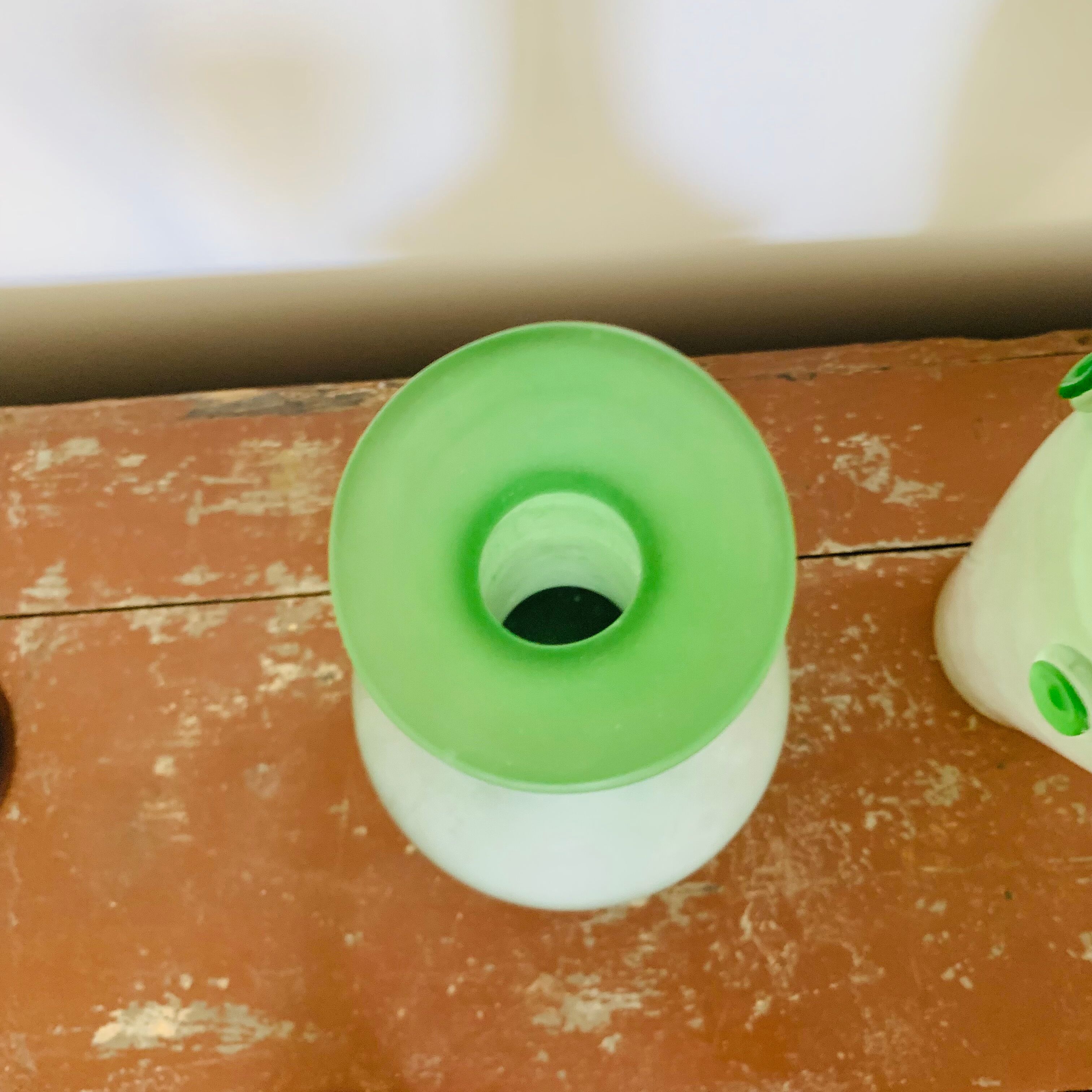 Ensemble de 8 vases, coupes, en pâte de verre