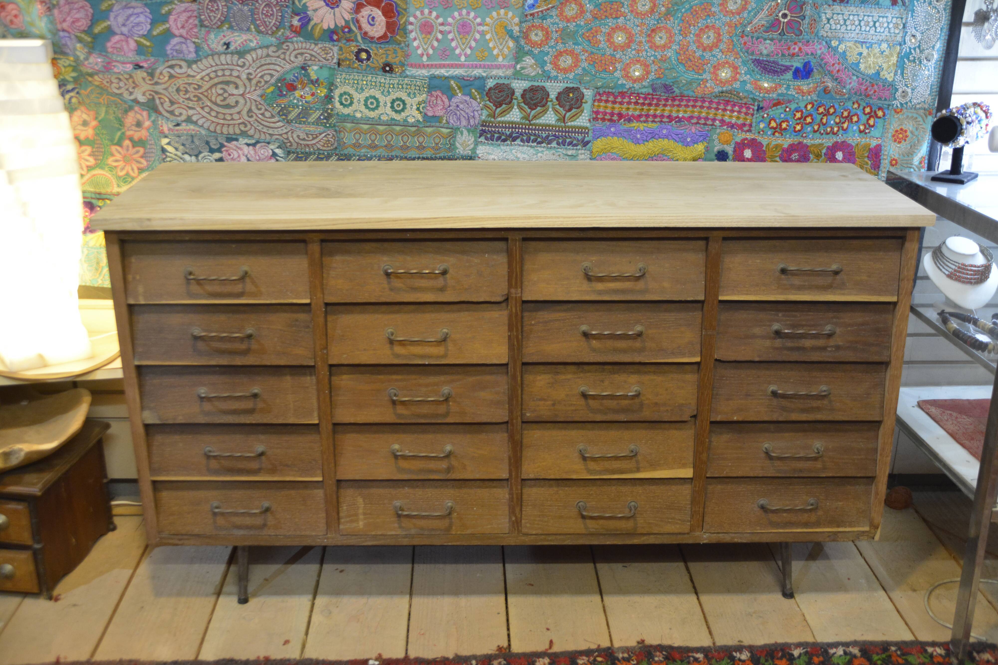 Meuble de métier à tiroirs