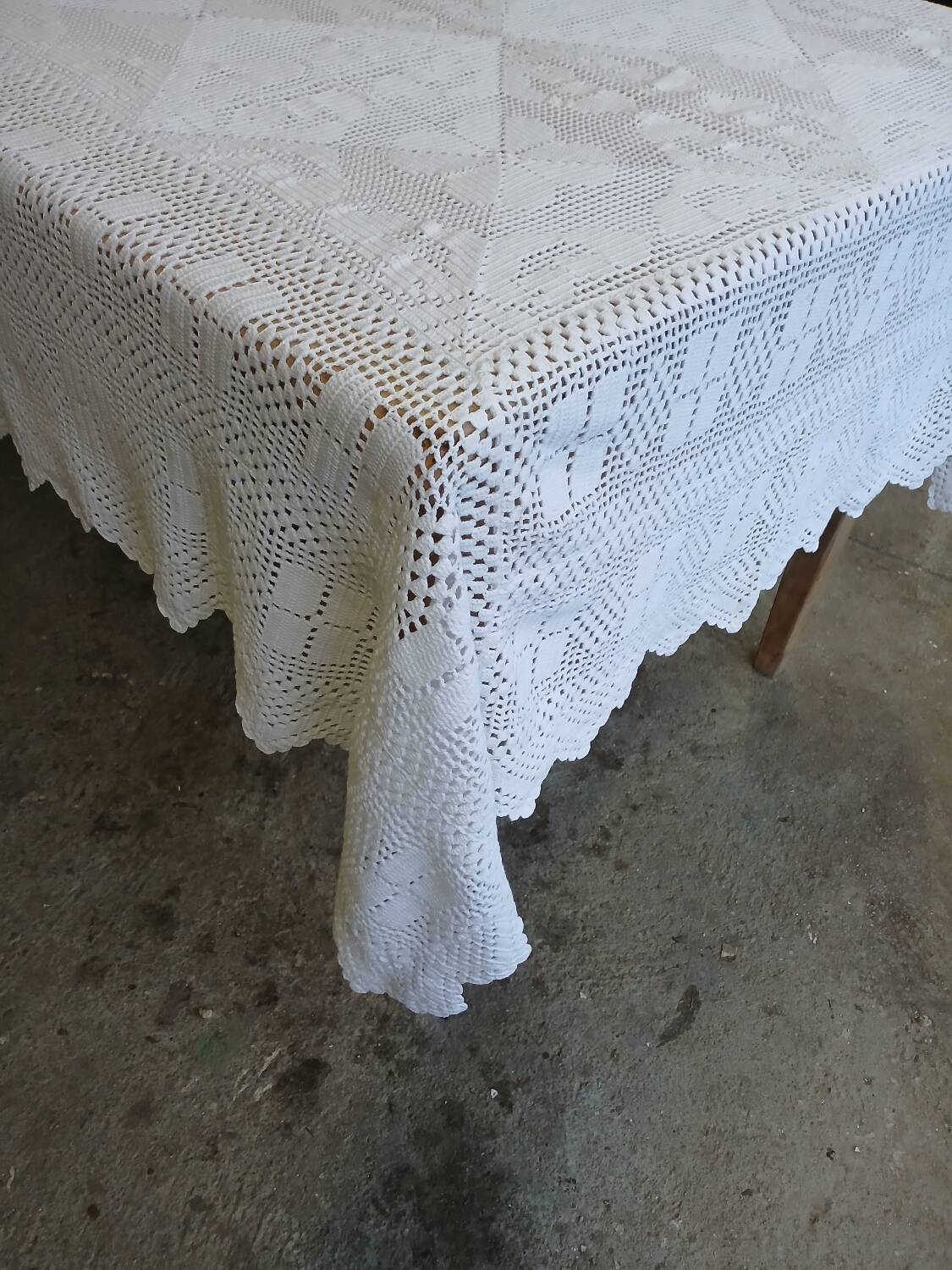 Dessus de lit / nappe / rideau ancien en crochet