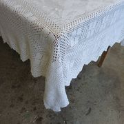 Dessus de lit / nappe / rideau ancien en crochet