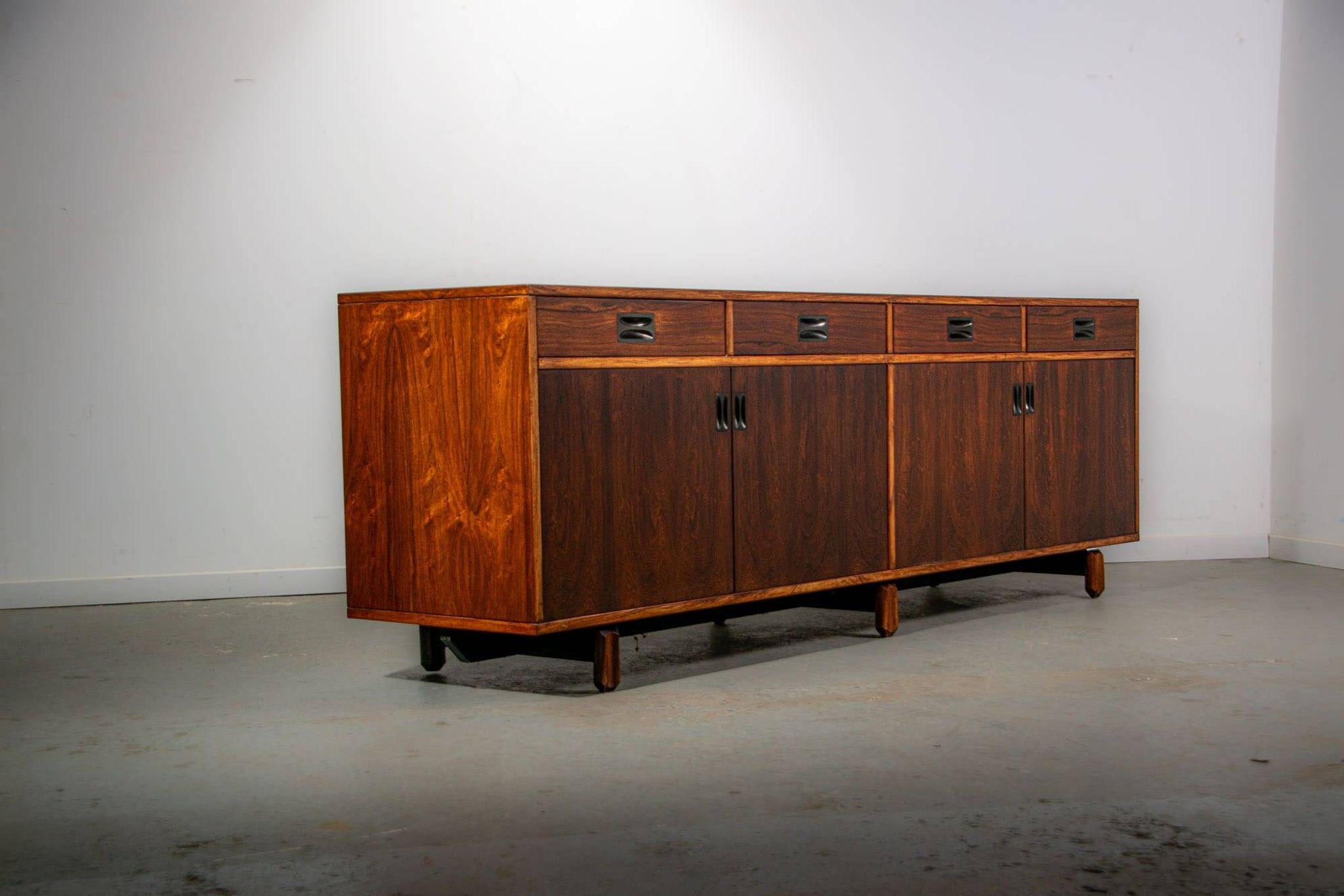 Buffet Stildomus avec des détails en laiton