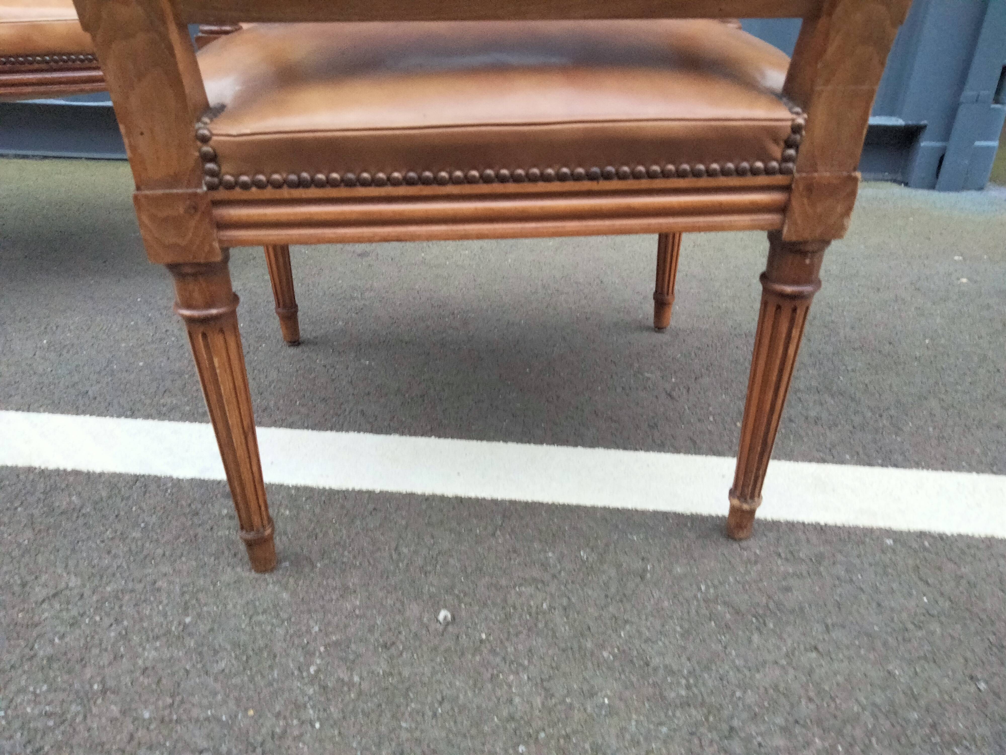 Paire de fauteuils anciens style Louis XVl