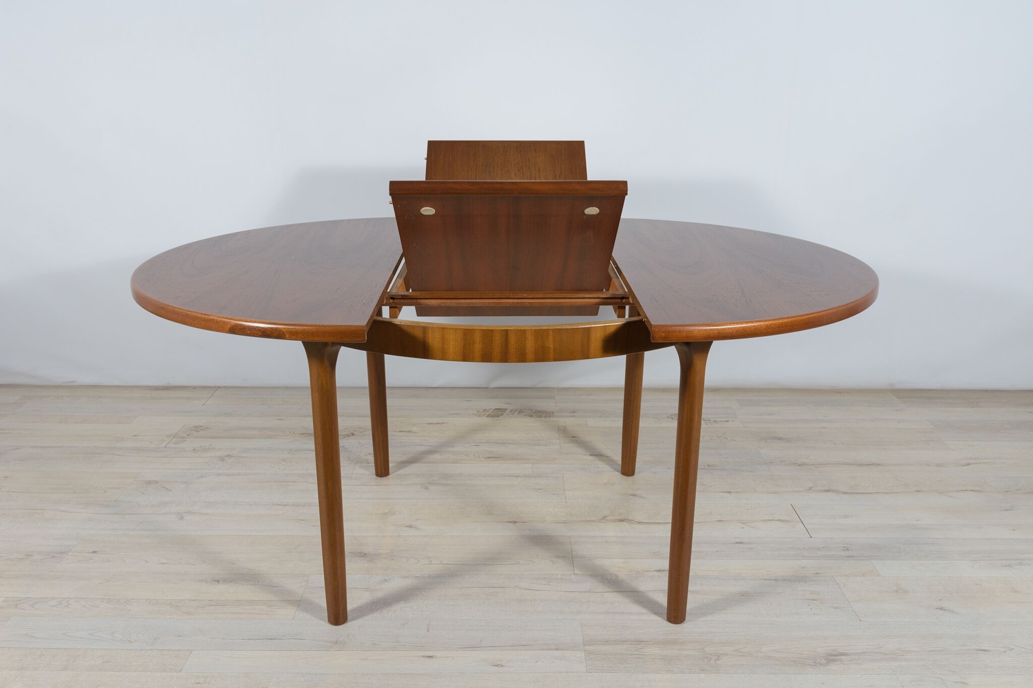 Round extendable dining table from McIntosh, 1960s