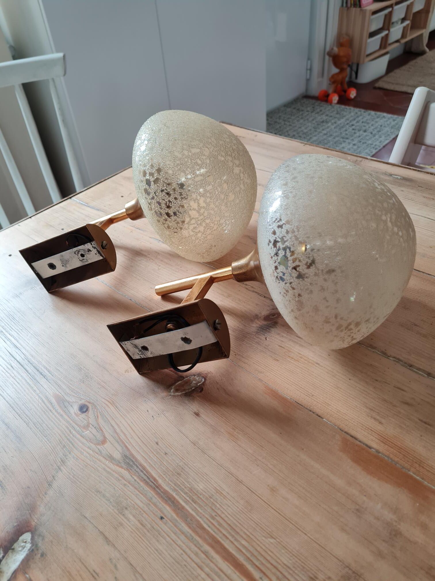 Paire d'appliques laiton et verre givré 1960