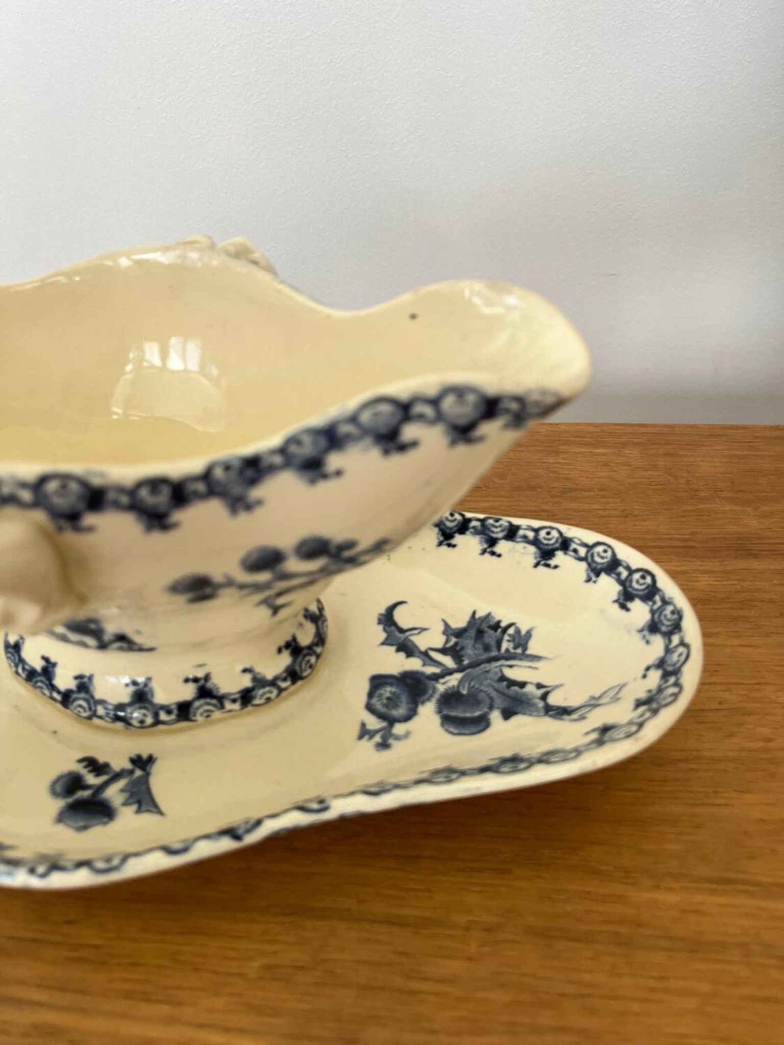 Ironstone sauce boat "Thistle" signed GIEN