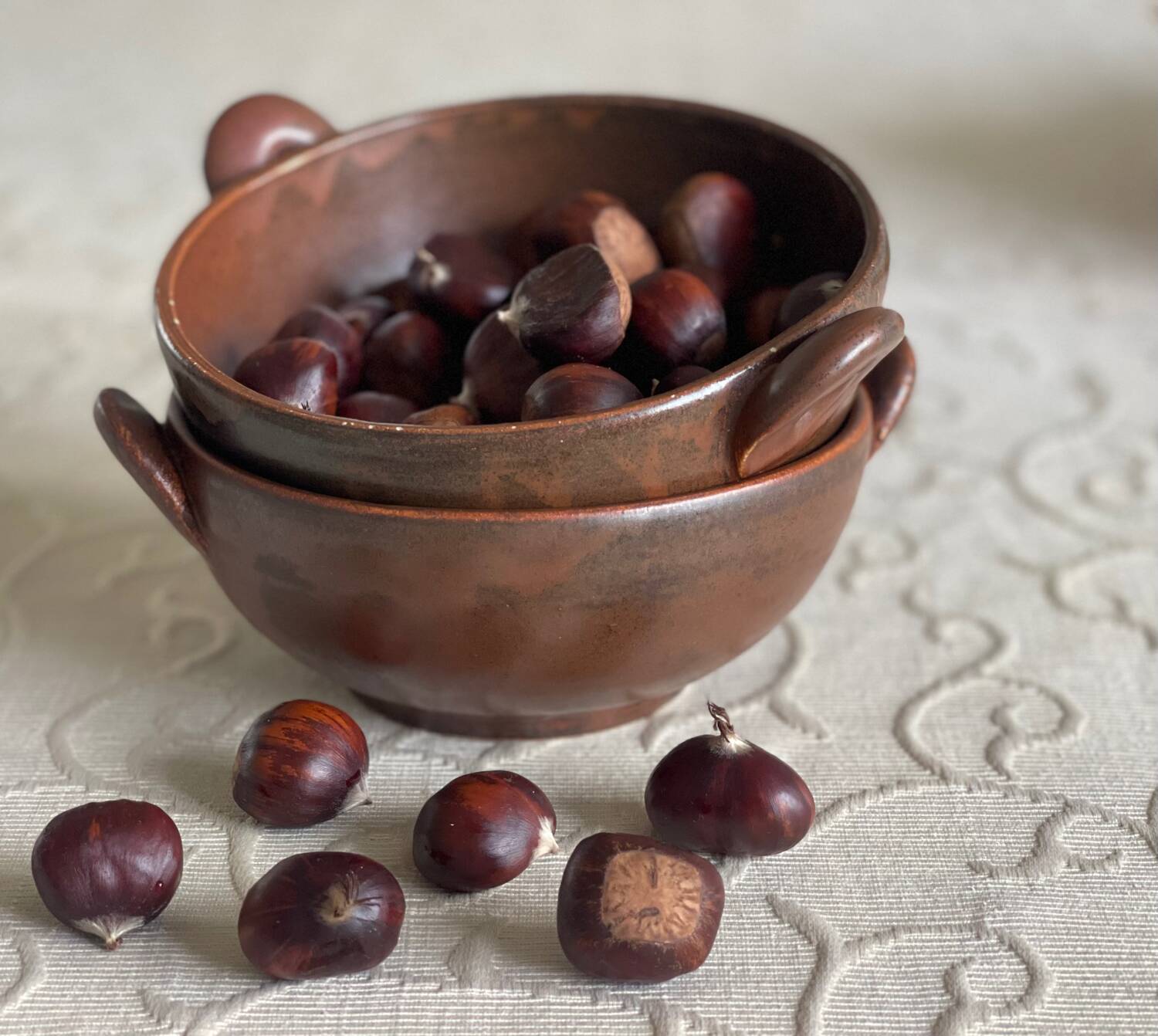 Duo of artisanal stoneware bowls