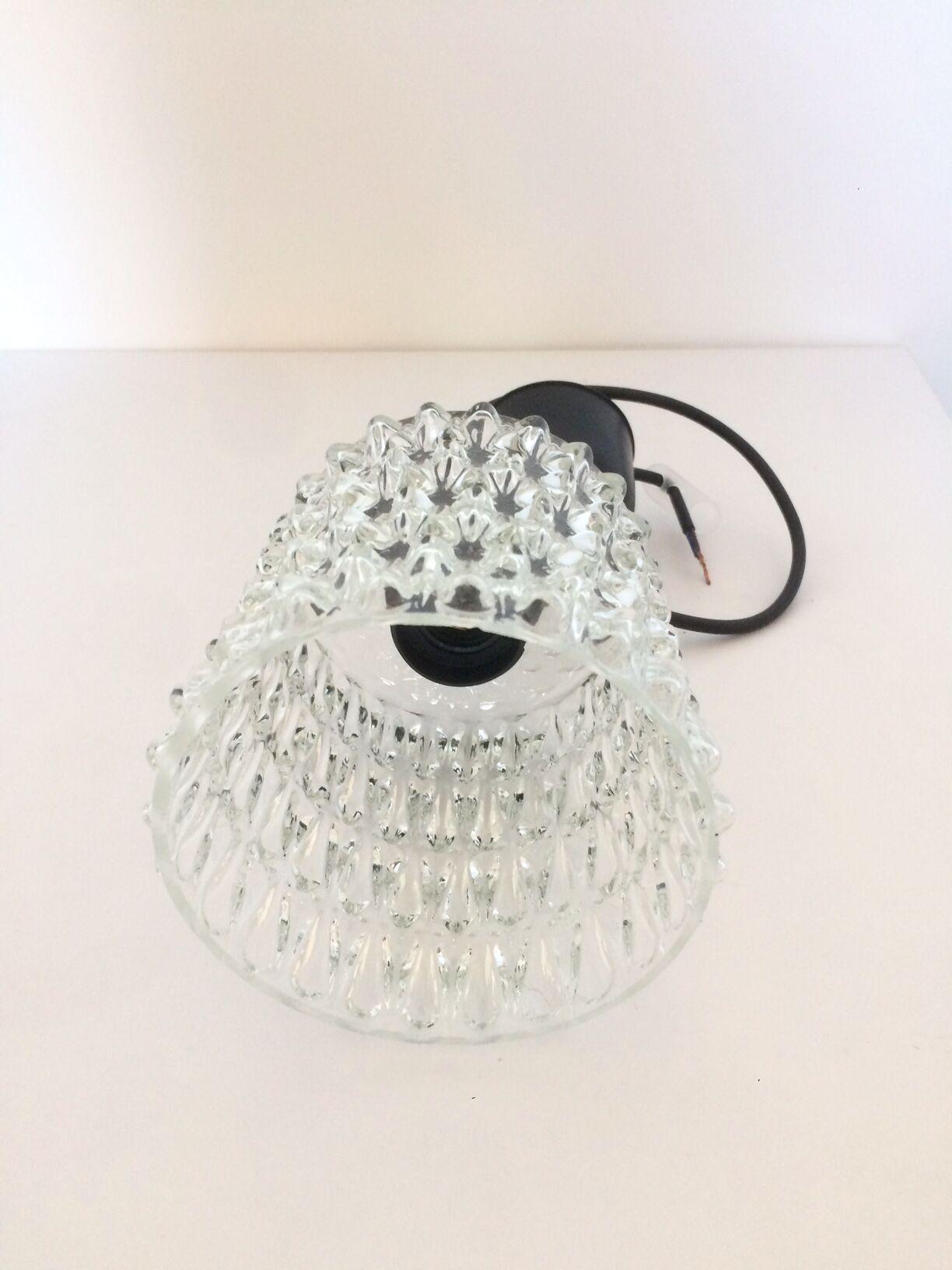 Chiseled glass suspension