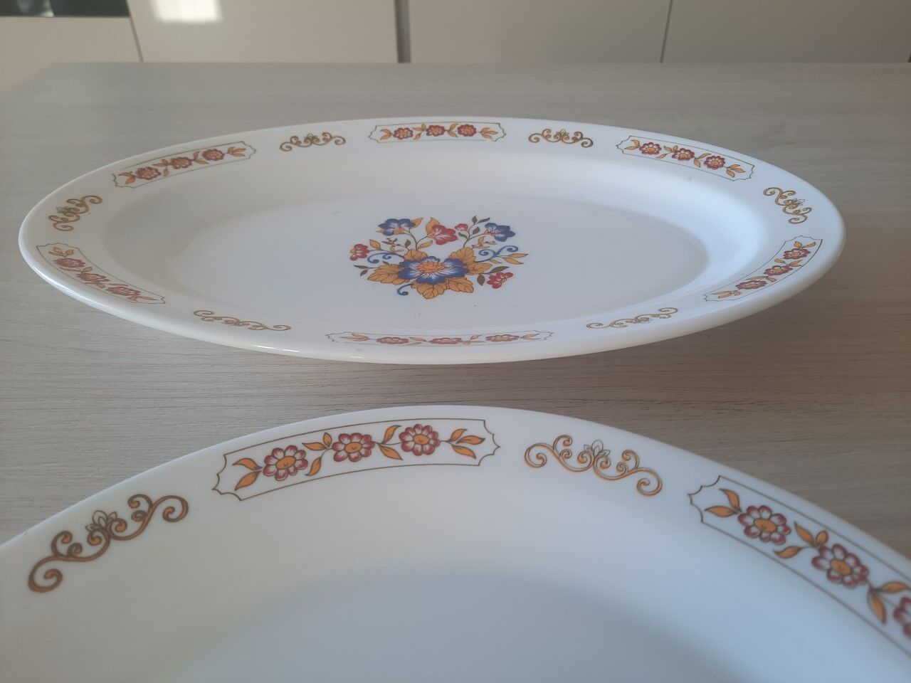 Set of 2 vintage dishes