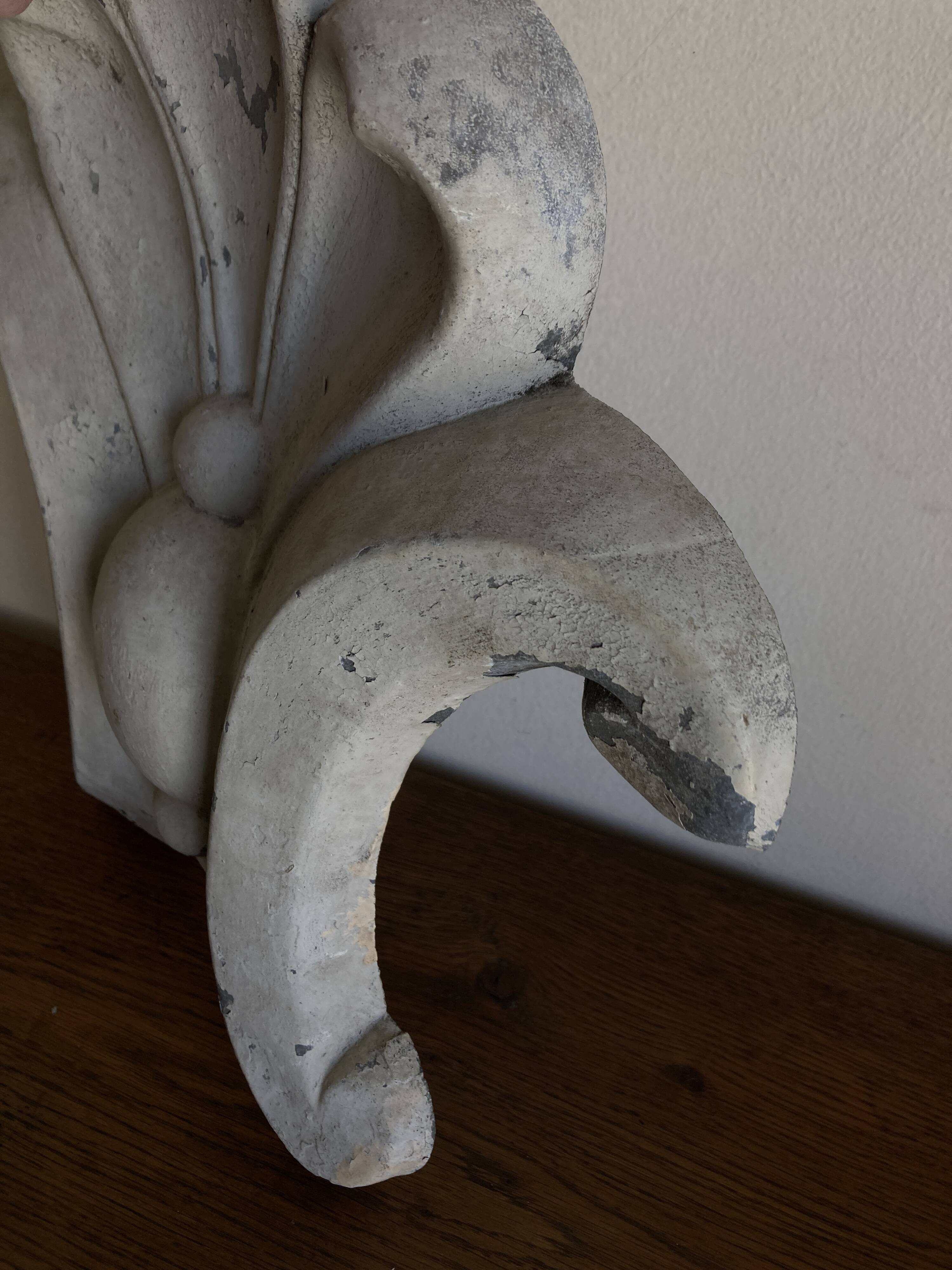 Neo-classical acanthus leaf bas-relief 19th century