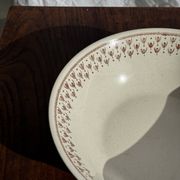 Lot d'un saladier et un plat circulaire frise marron vintage D28