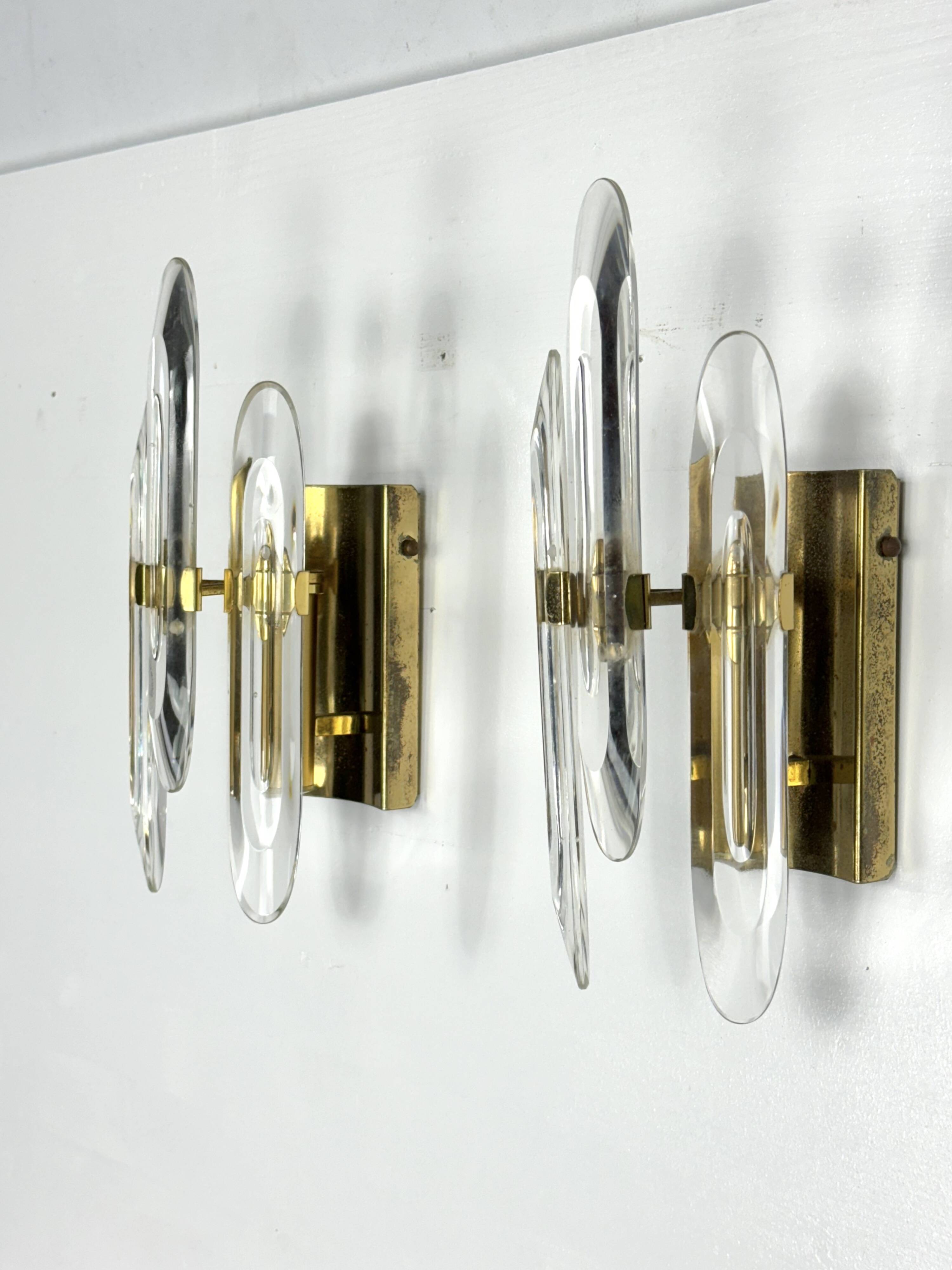 Pair of Sciolari sconces in glass and gilded brass. Italy 1970s