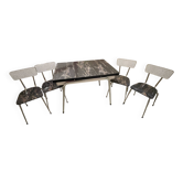 Table et 4 chaises en Formica