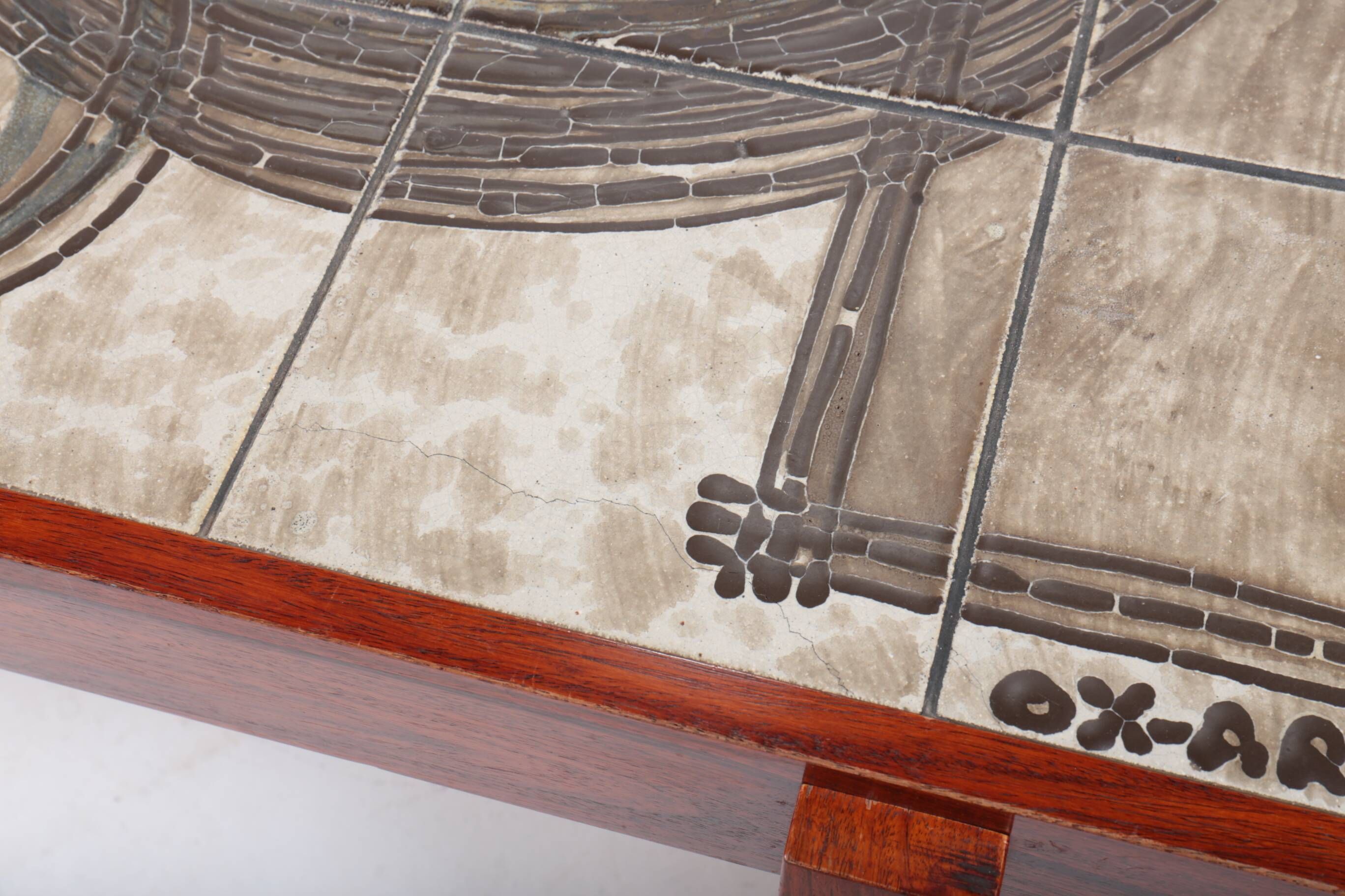 Table basse danoise en palissandre et céramique signée "Ox Art"