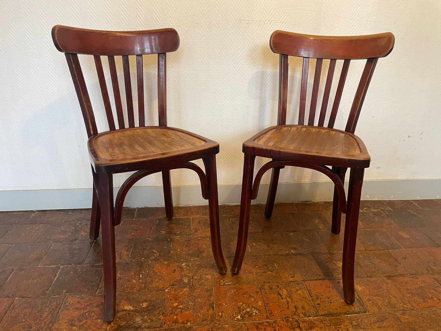 Chaises de bistrot Parisiennes