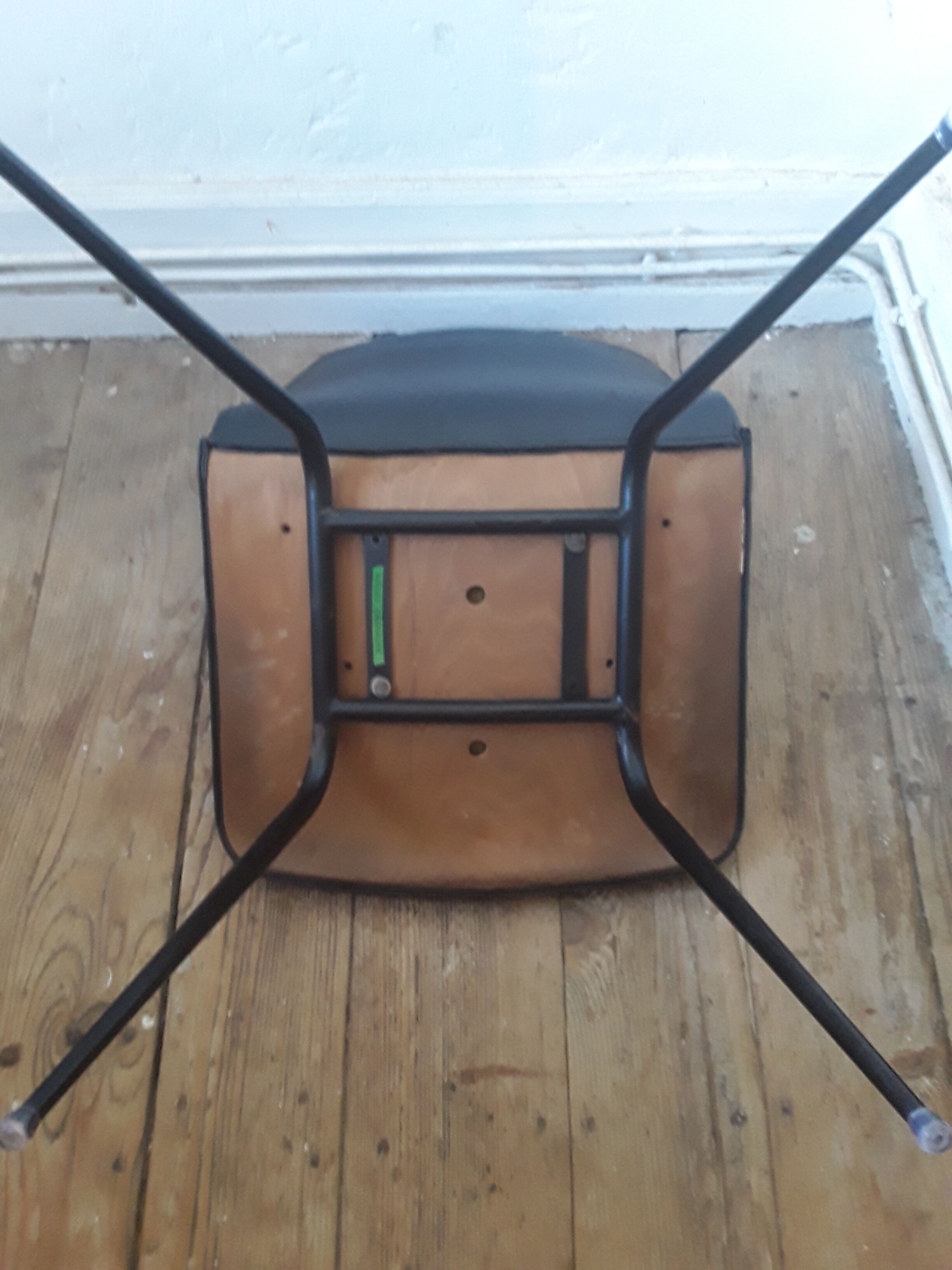 Vintage skai chair