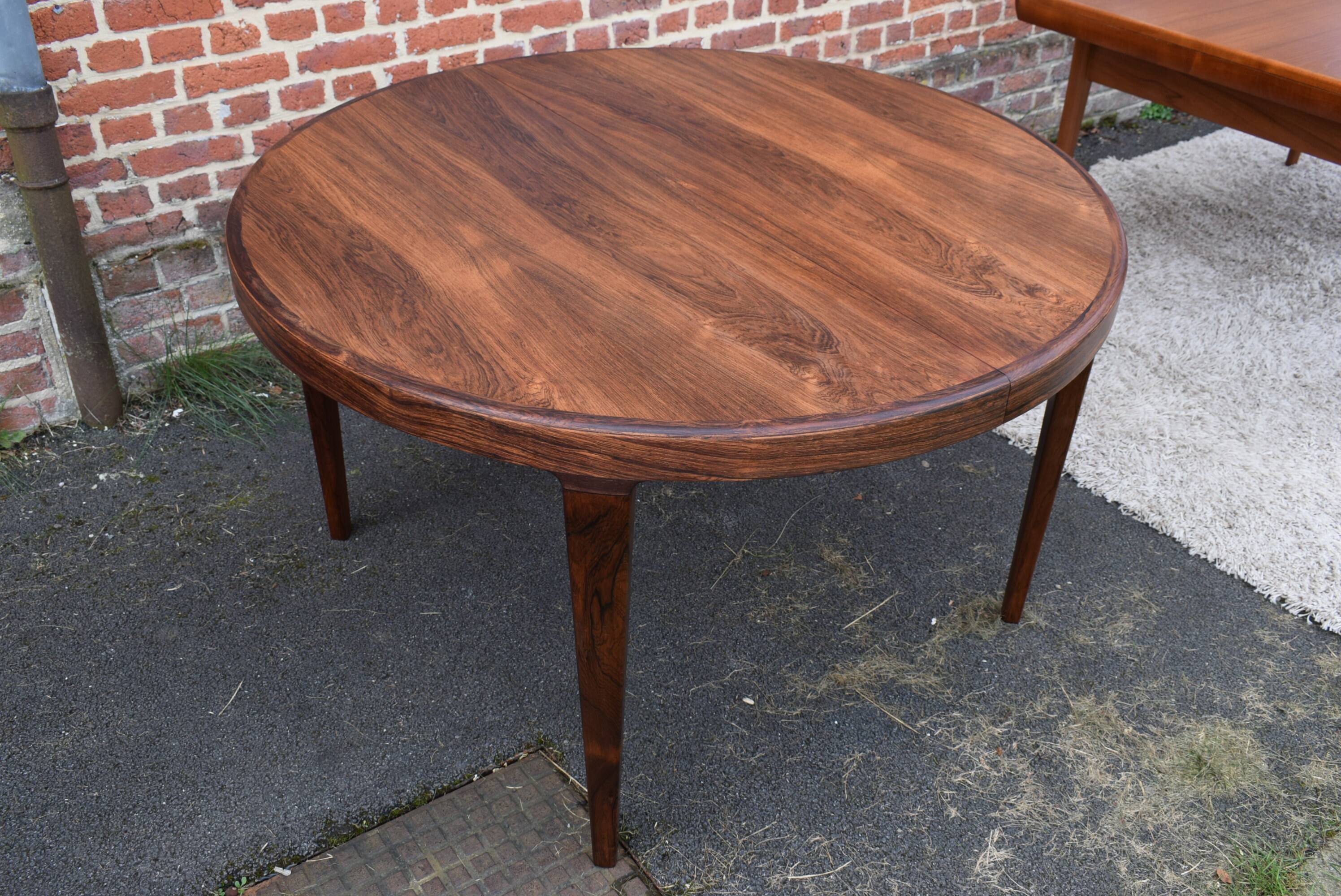 Rio rosewood table