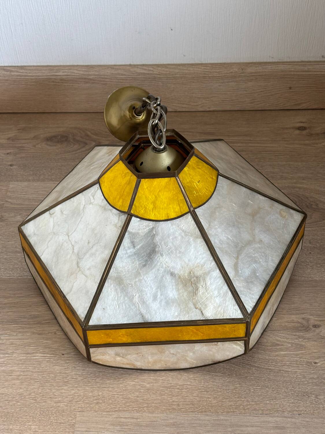 Vintage pearly suspension