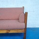Bench in pine and gingham fabrics