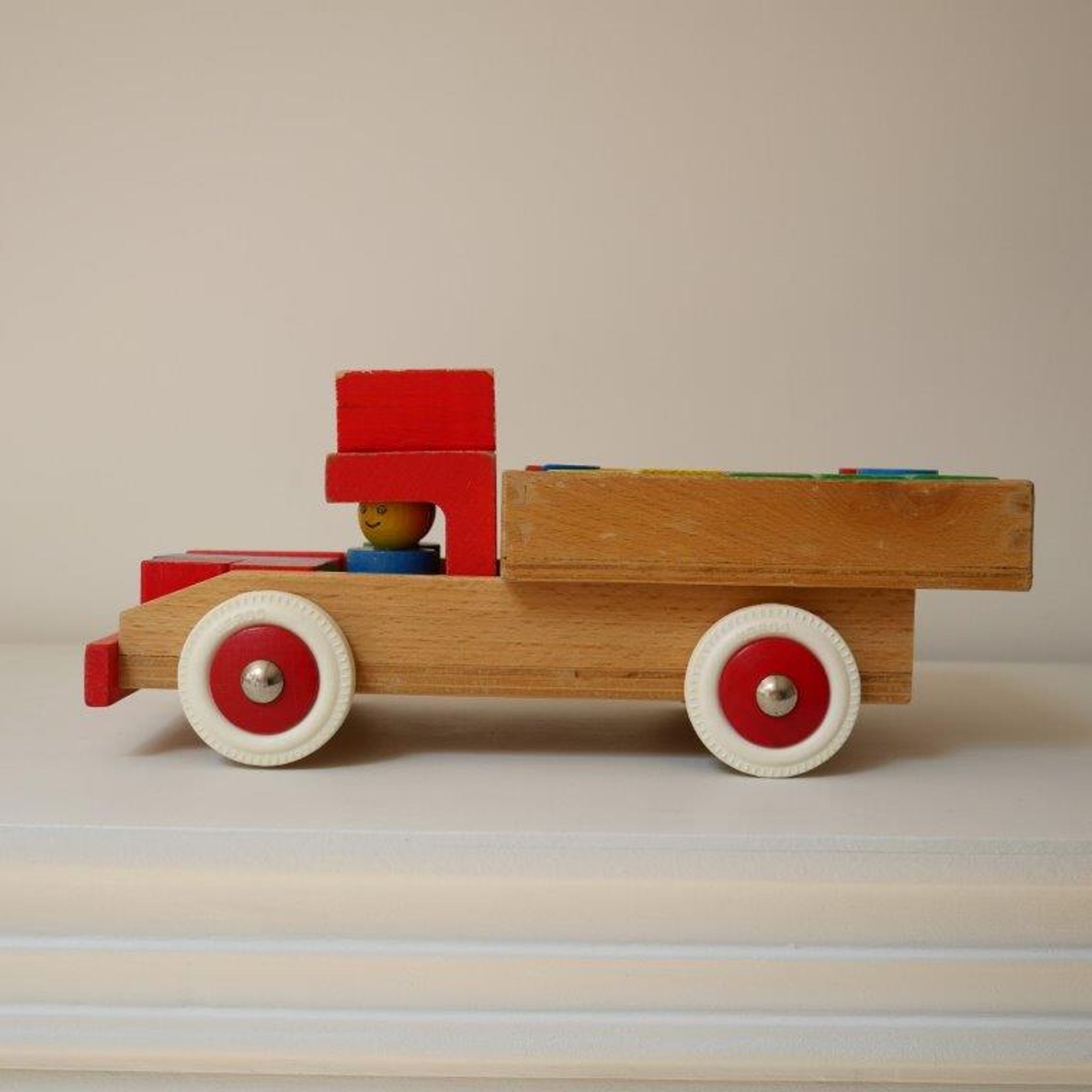 Camion en bois heros