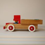 Camion en bois heros