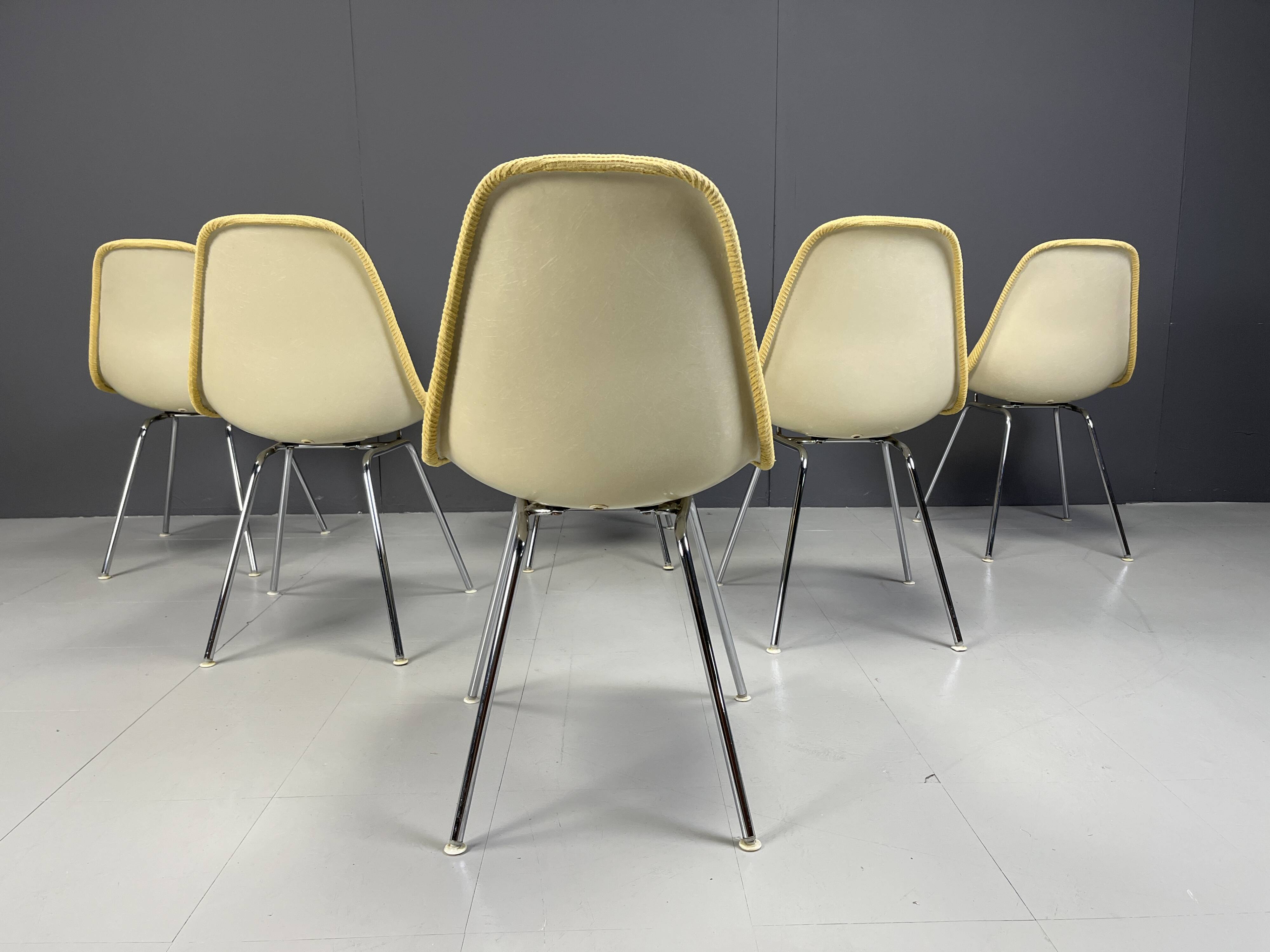 Eames fiberglass dining chairs for herman Miller, 1970s