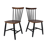 2 chaises scandinaves à dossier fuseaux, années 1970