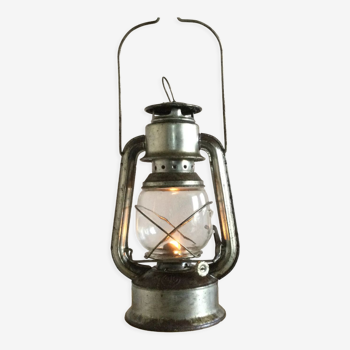 Functional kerosene lamp