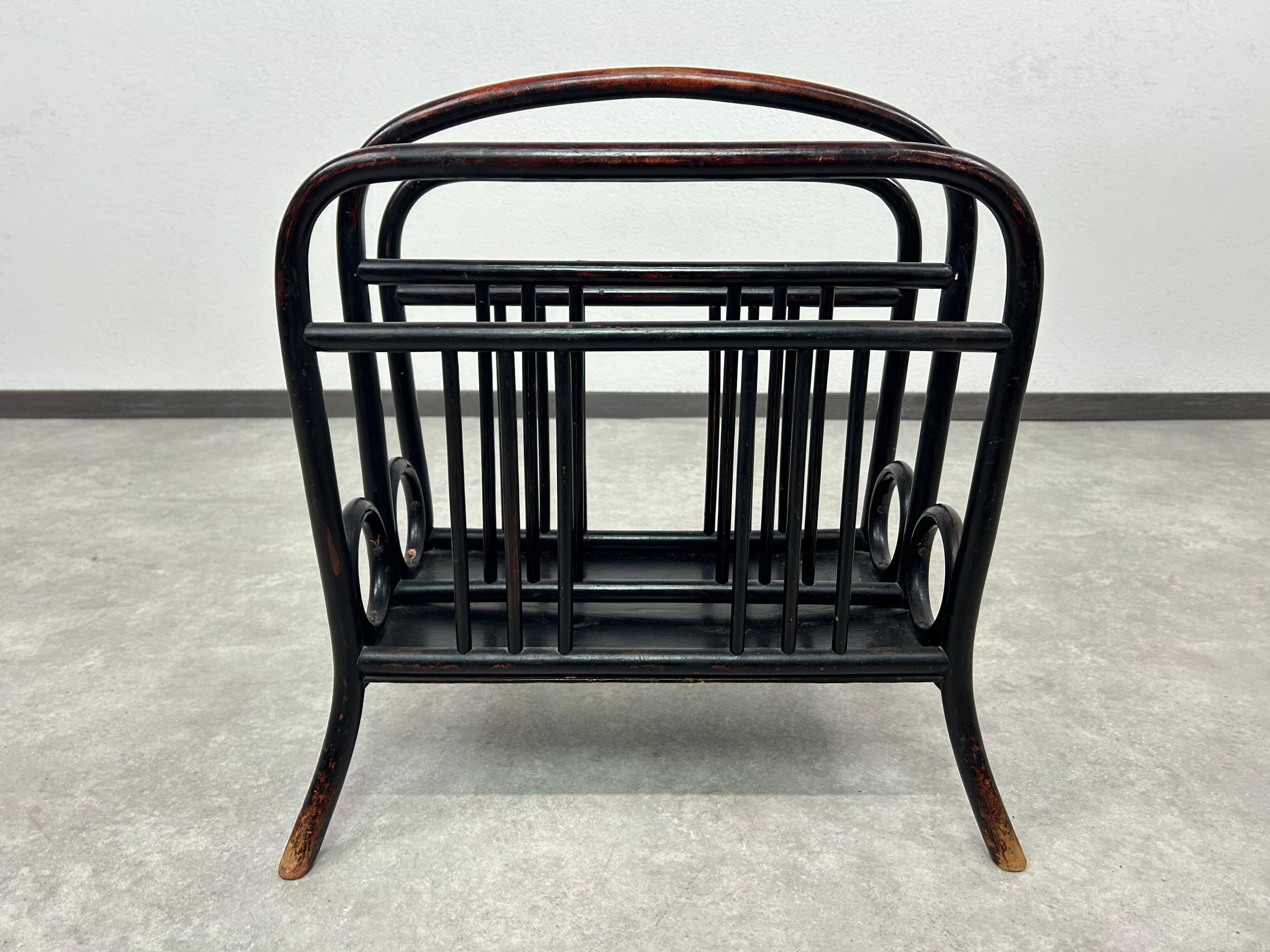 Curved wooden magazine rack no.33 by Thonet