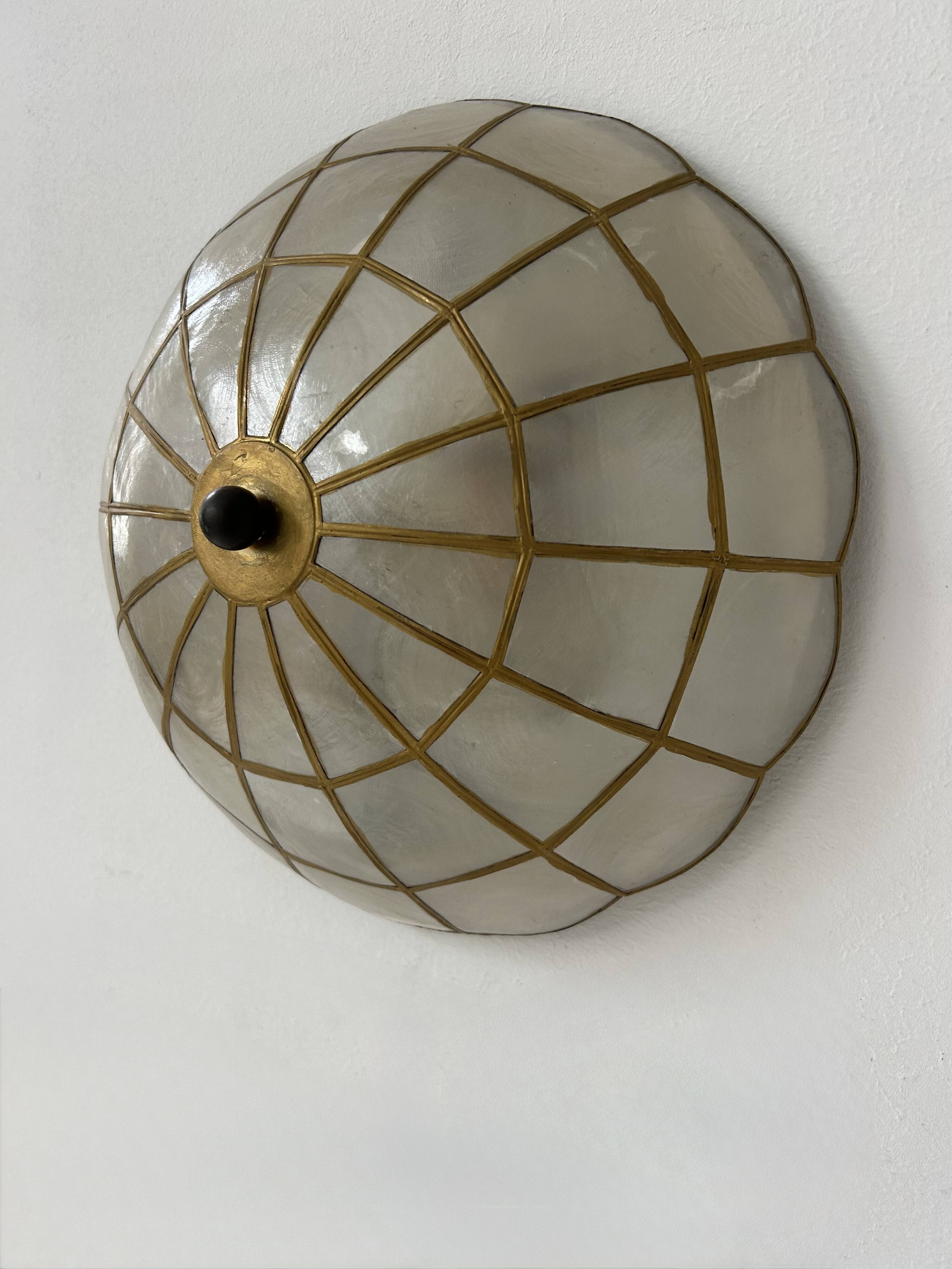 Paire d'applique vintage, nacre et laiton, France, 1980