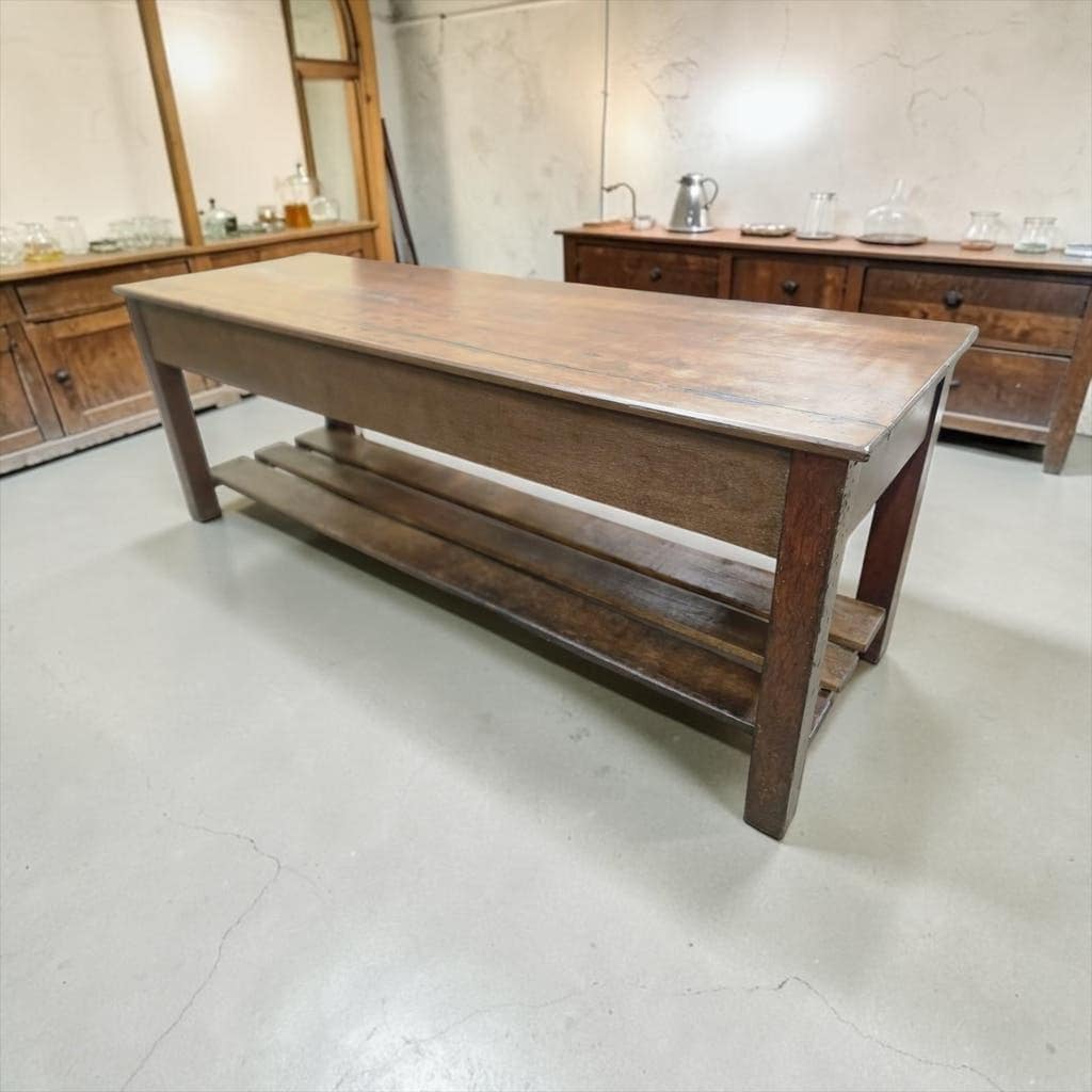 Comptoir de magasin/table de travail vintage en bois