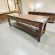 Comptoir de magasin/table de travail vintage en bois